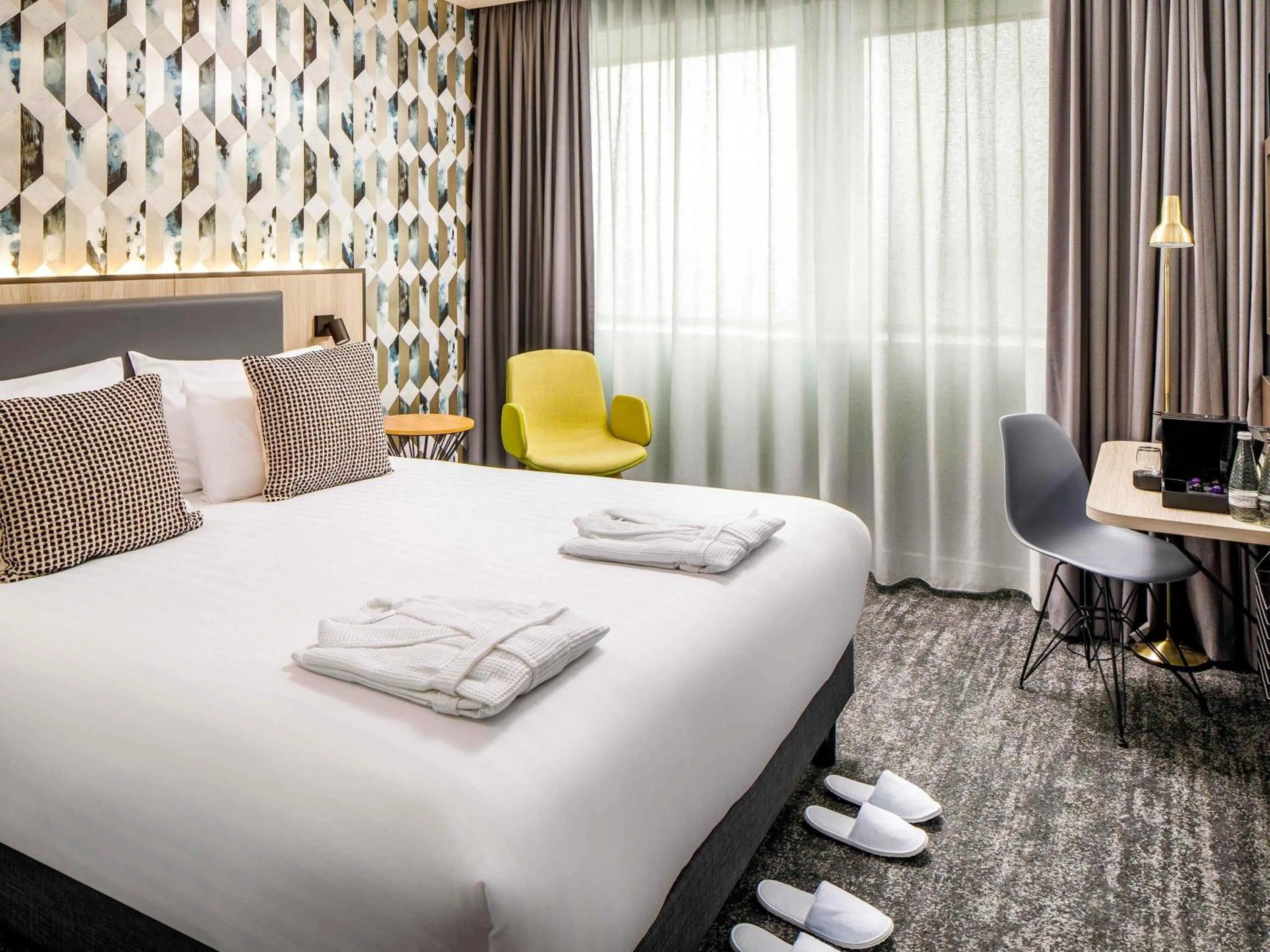 Bedroom, Bed in Mercure Newport