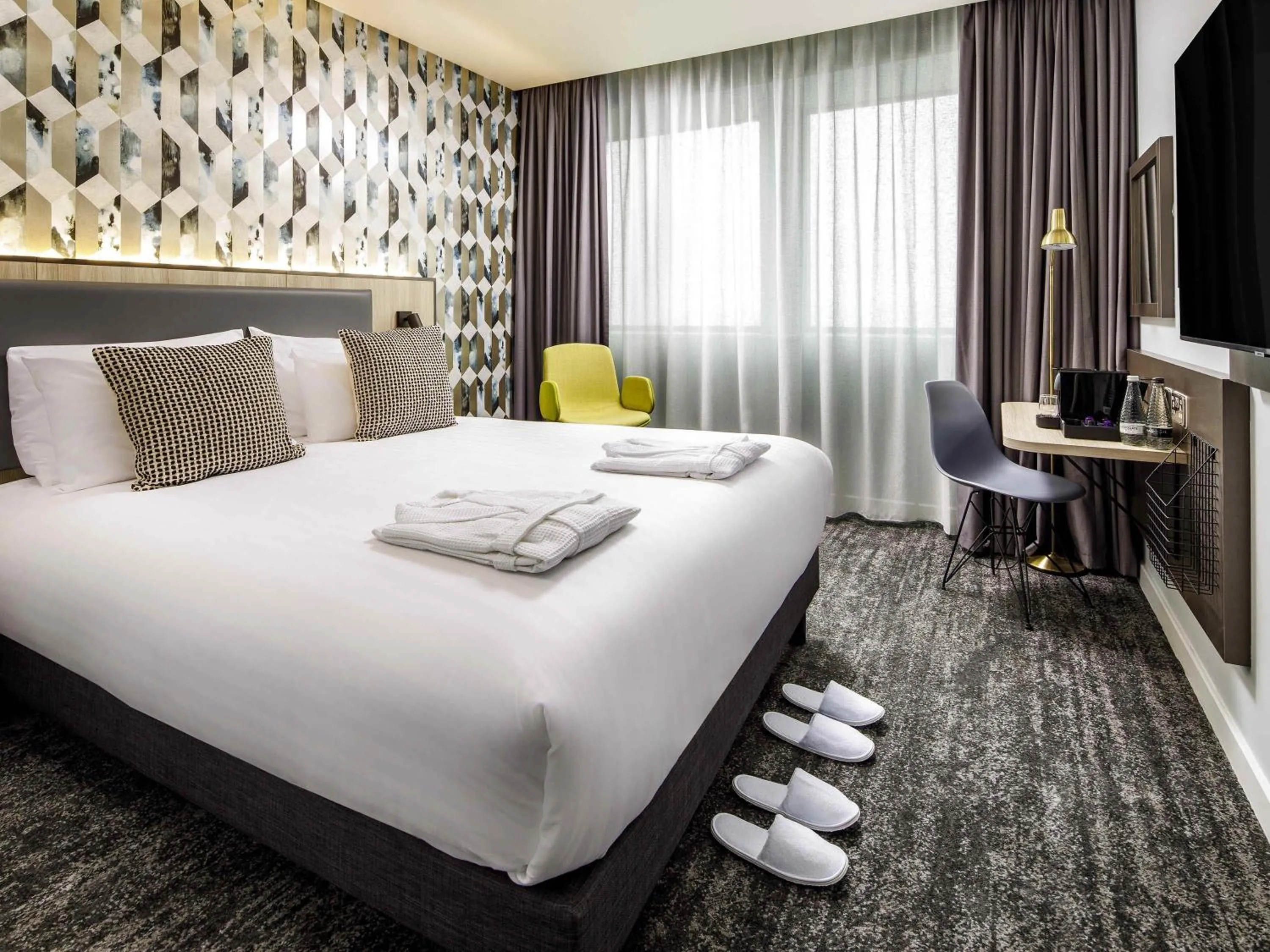 Bedroom, Bed in Mercure Newport