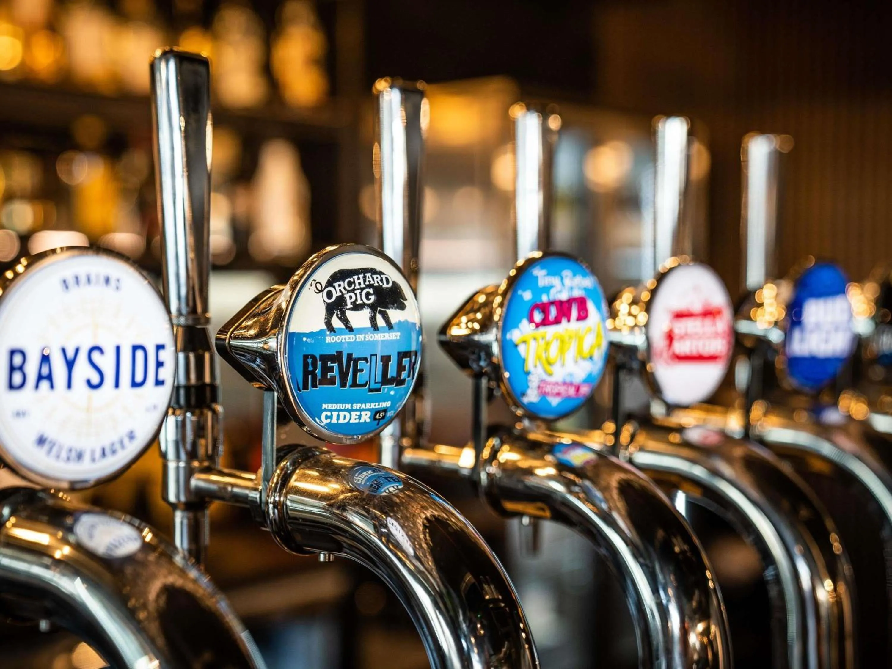 Lounge or bar in Mercure Newport