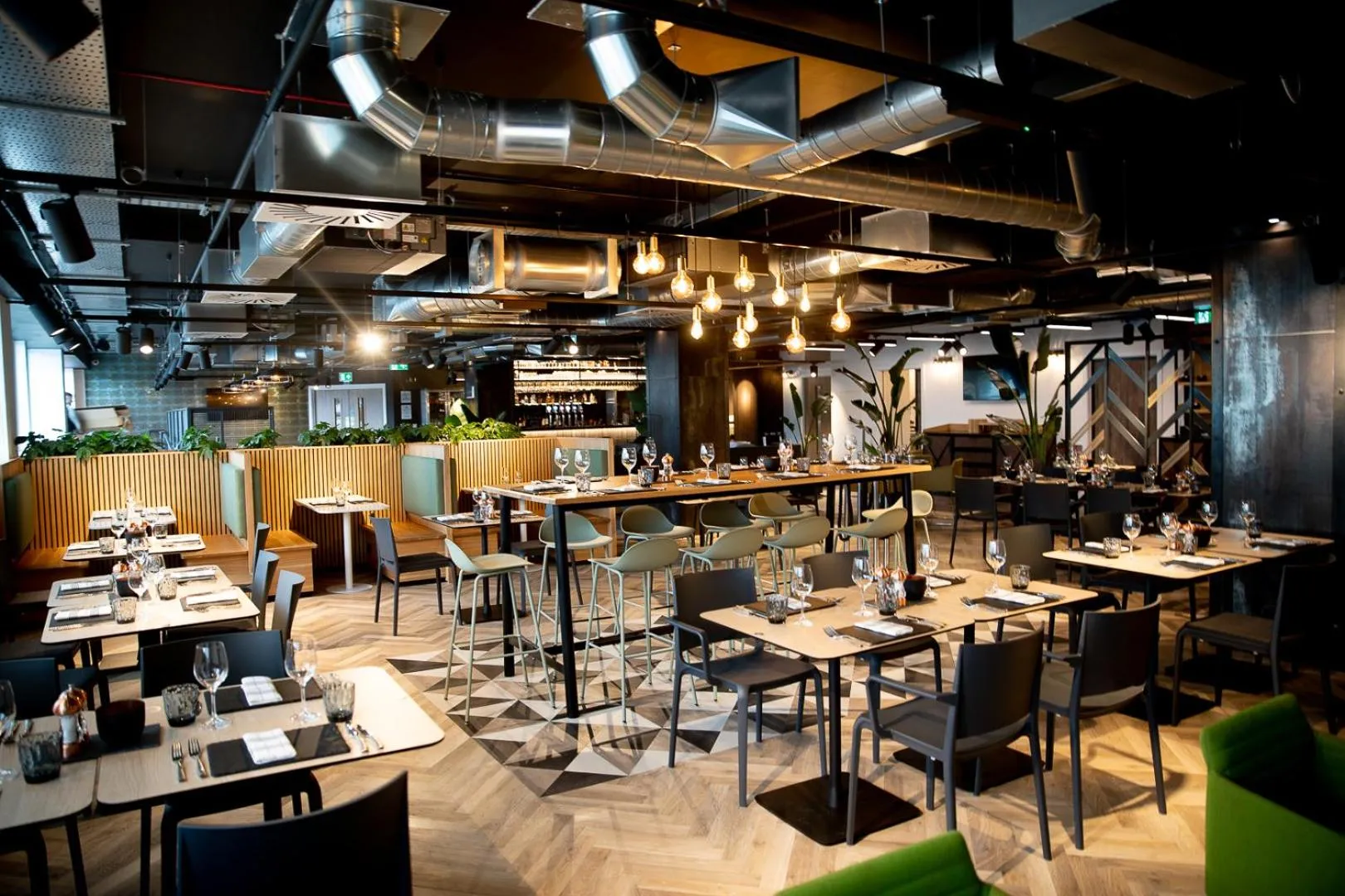 Restaurant/places to eat in Mercure Newport