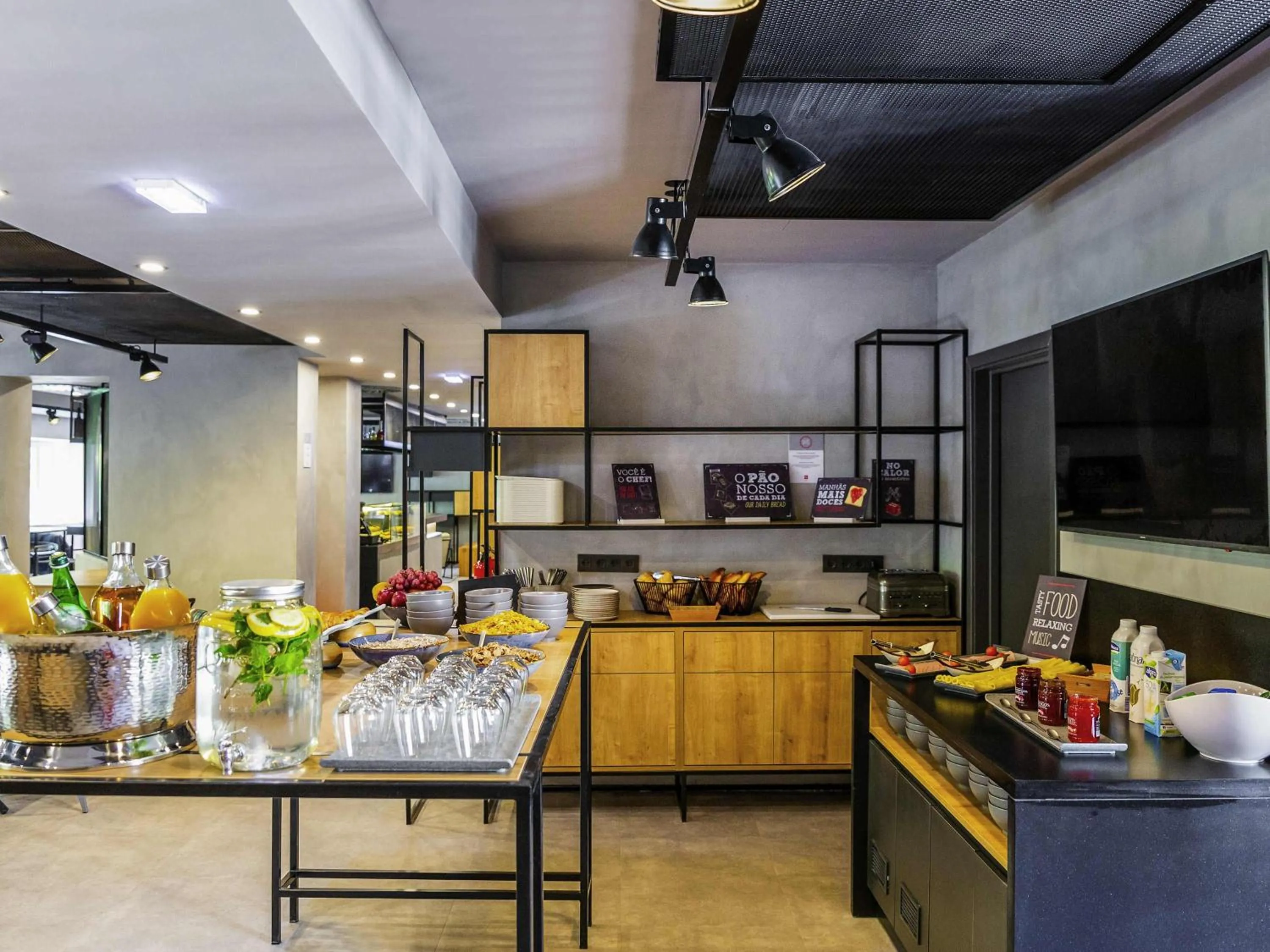 Breakfast in ibis Porto Centro Mercado Bolhao