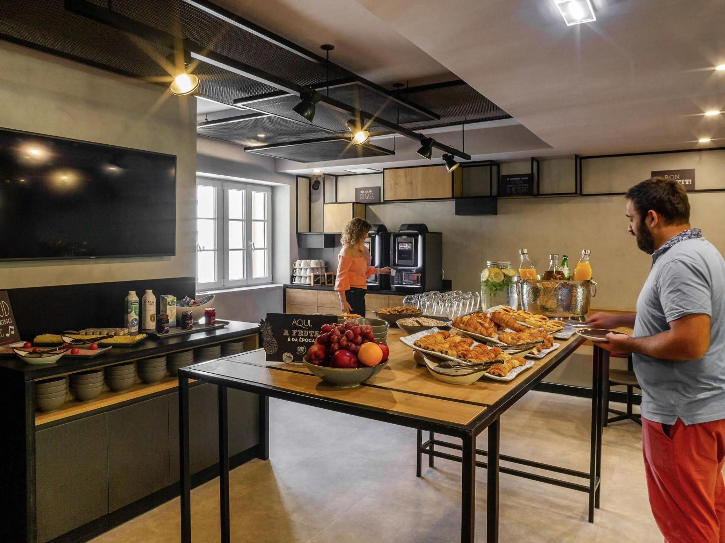 Breakfast in ibis Porto Centro Mercado Bolhao