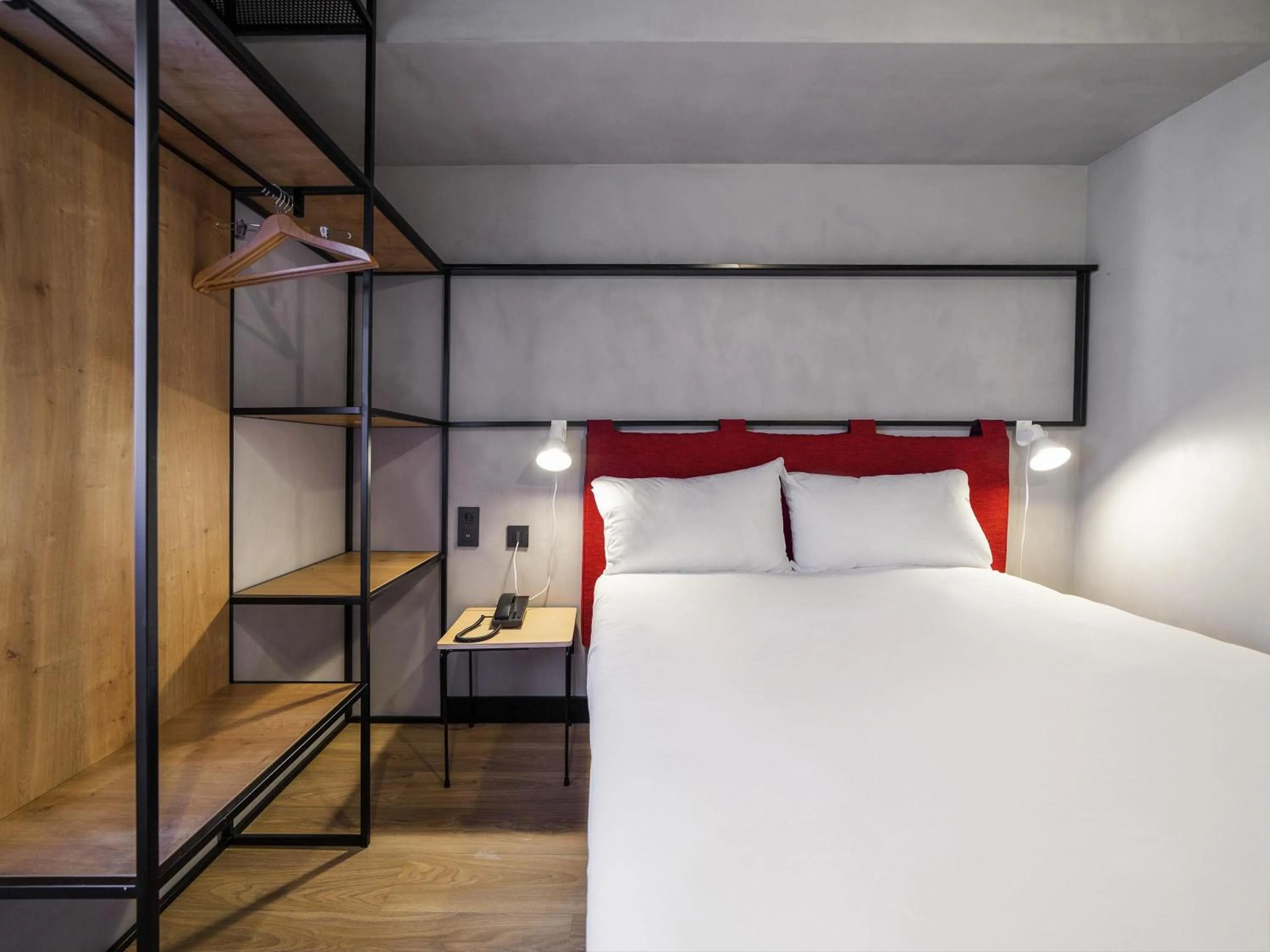 Bedroom, Bed in ibis Porto Centro Mercado Bolhao