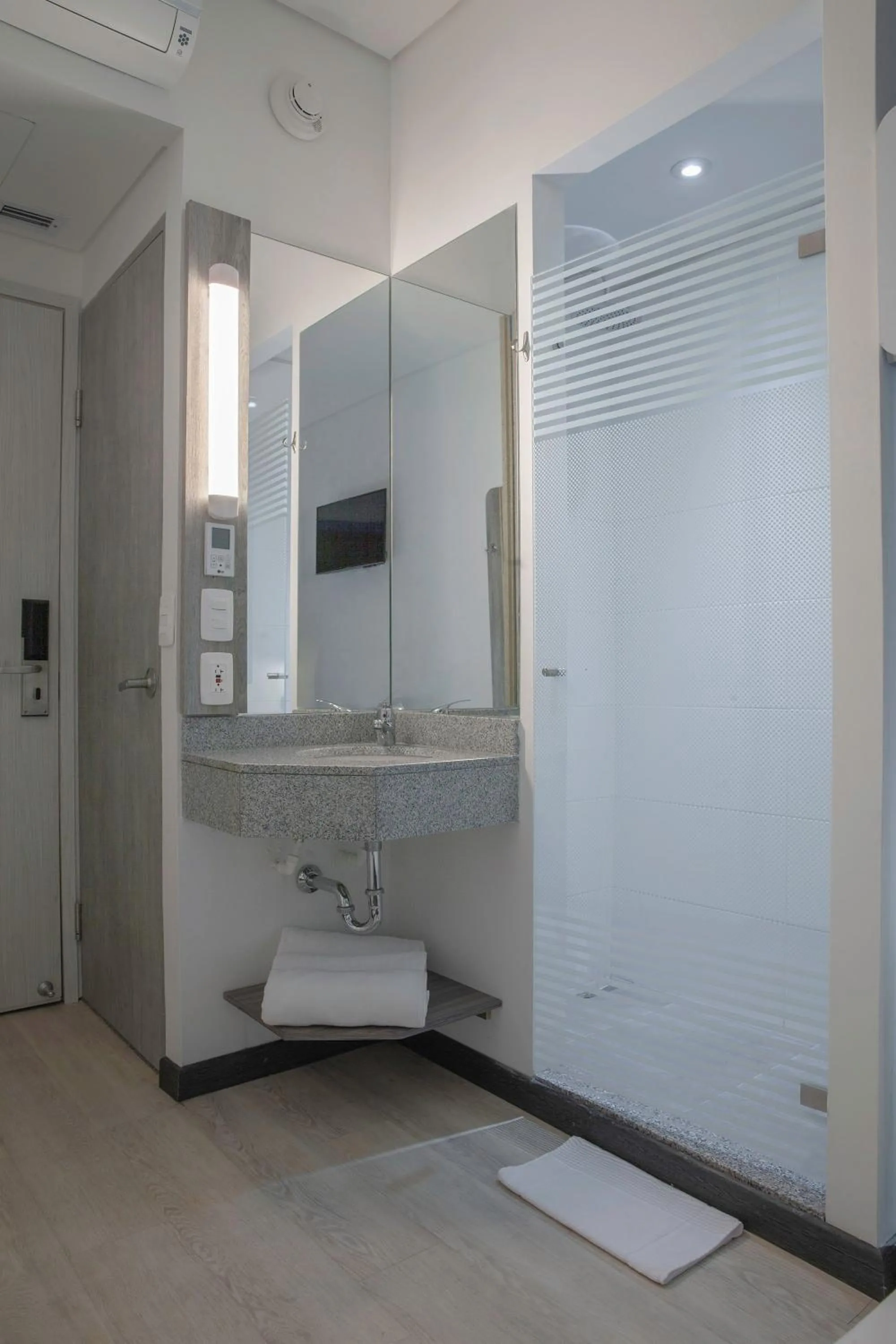 Bathroom in ibis budget Barranquilla