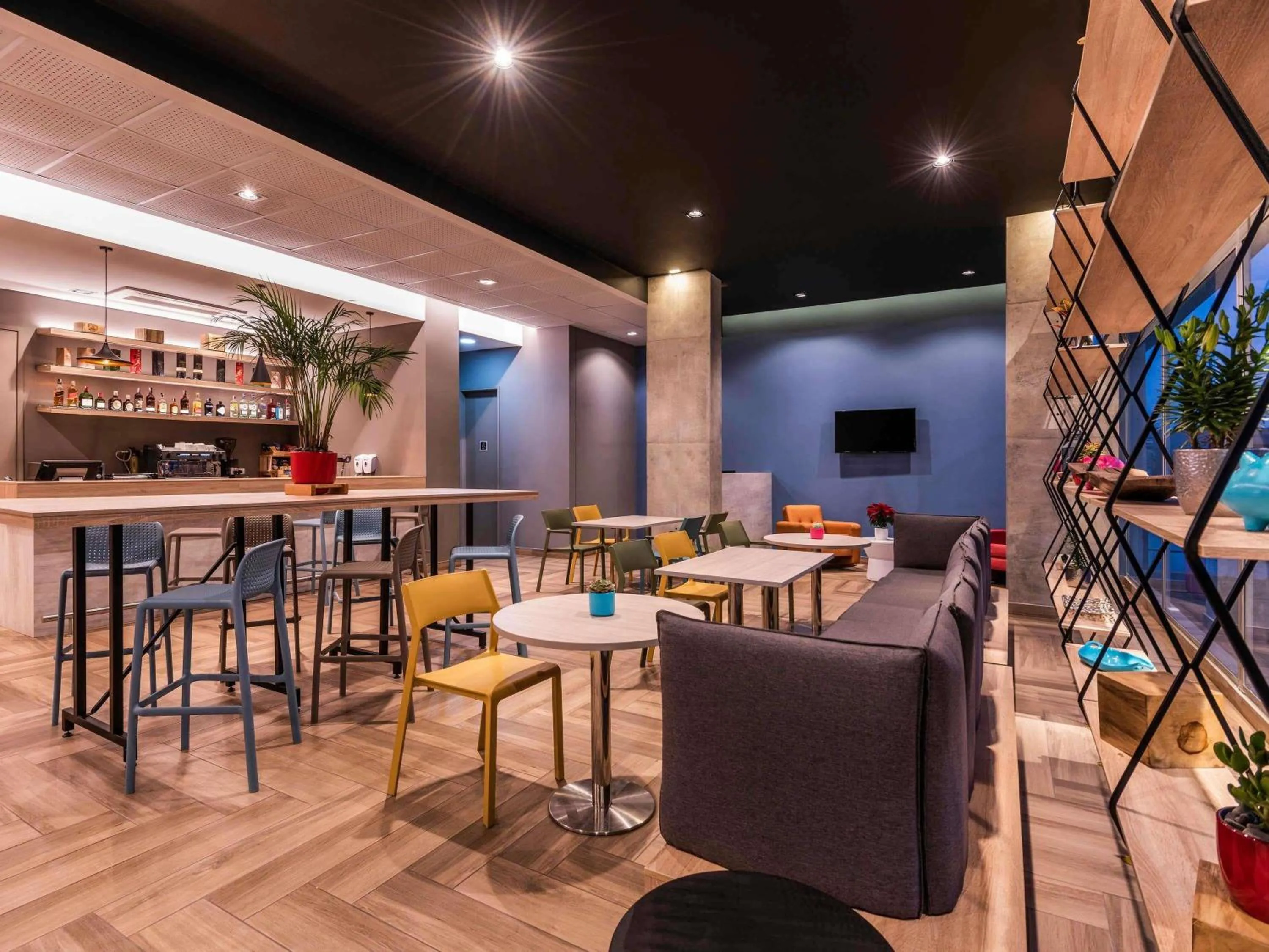 Property building in ibis Chia