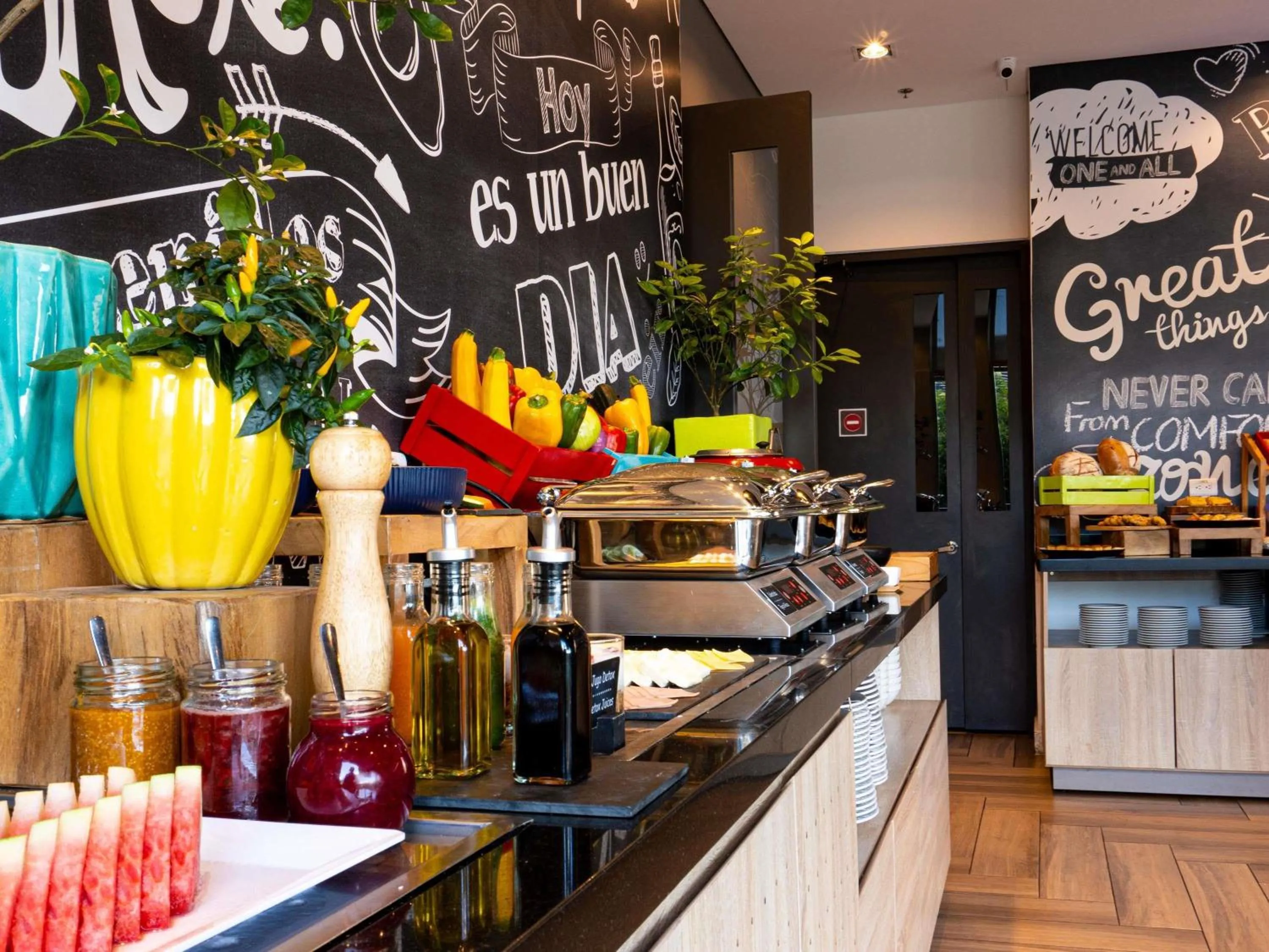 Breakfast in ibis Chia