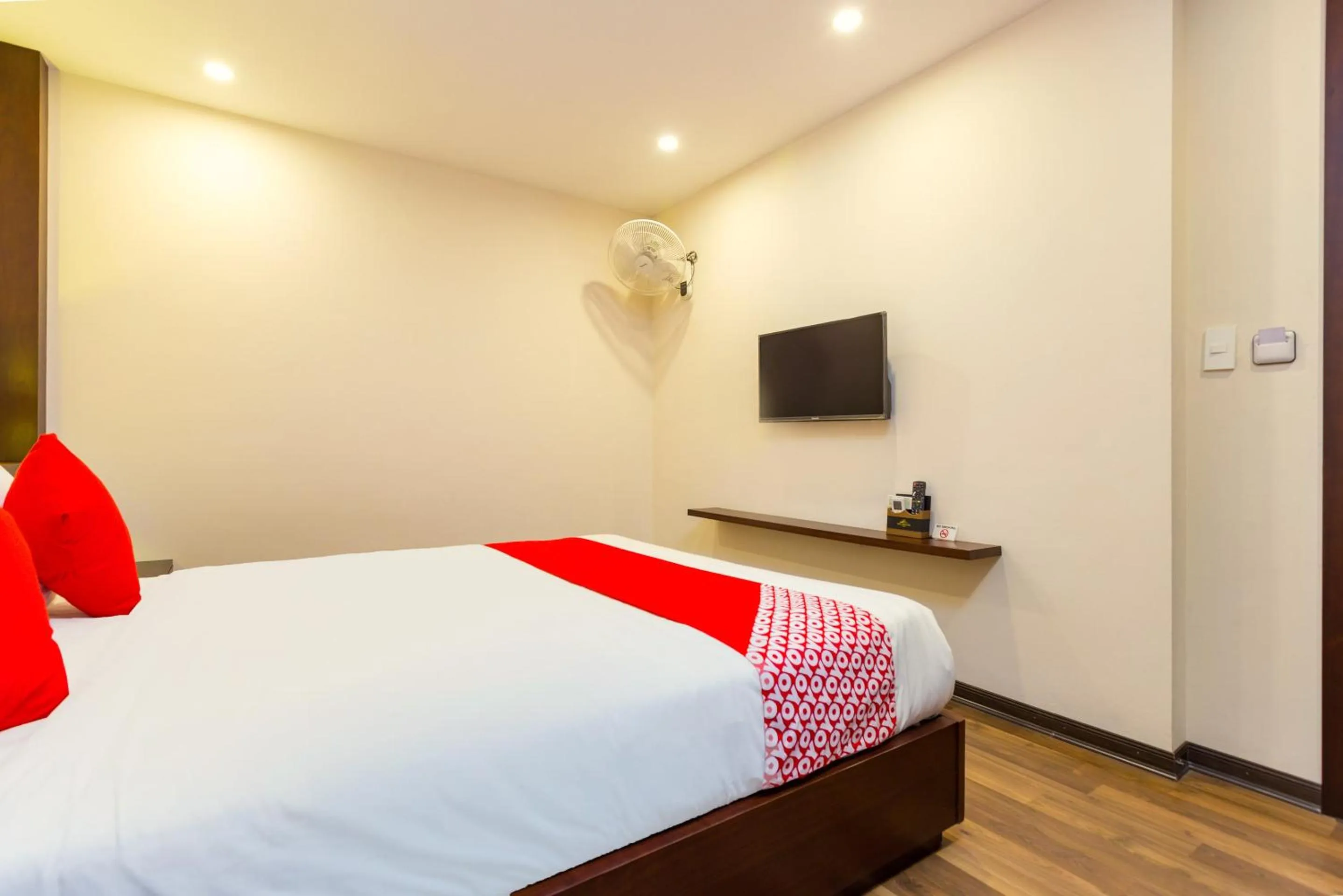 Bedroom, Bed in OYO 930 Thang Long Hotel