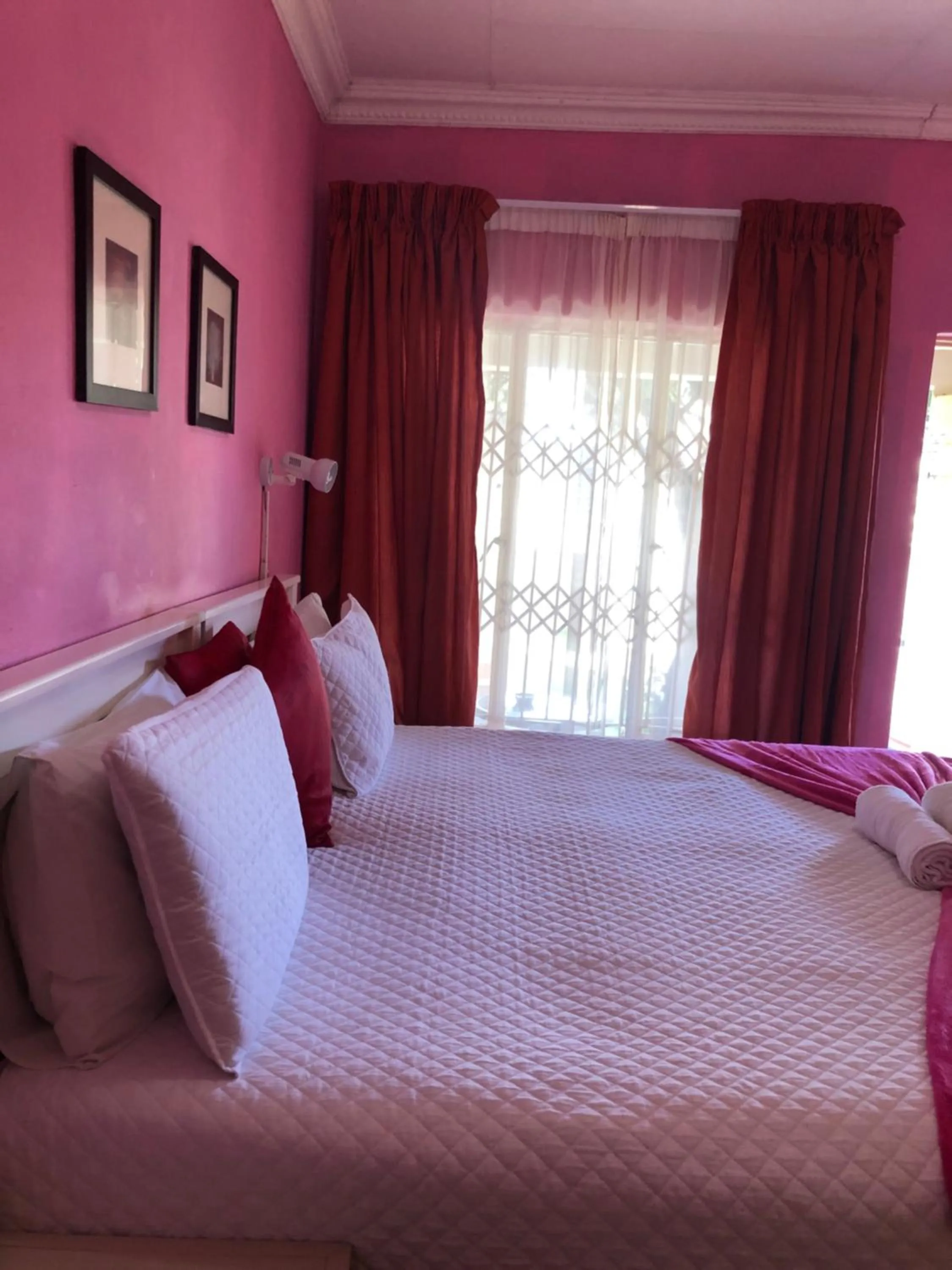 Bed in Kamogelo Guest House