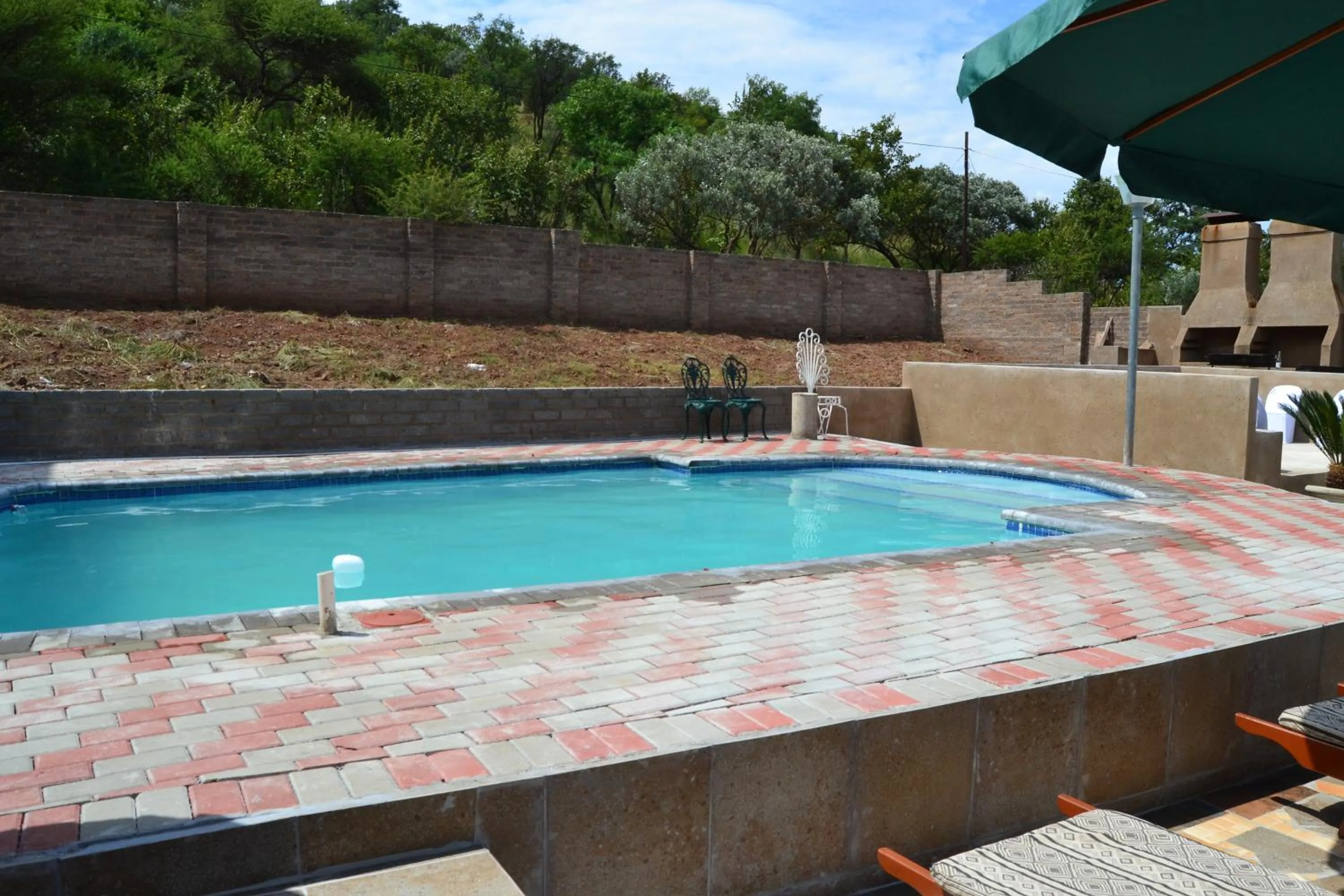 Swimming pool in Kamogelo Guest House