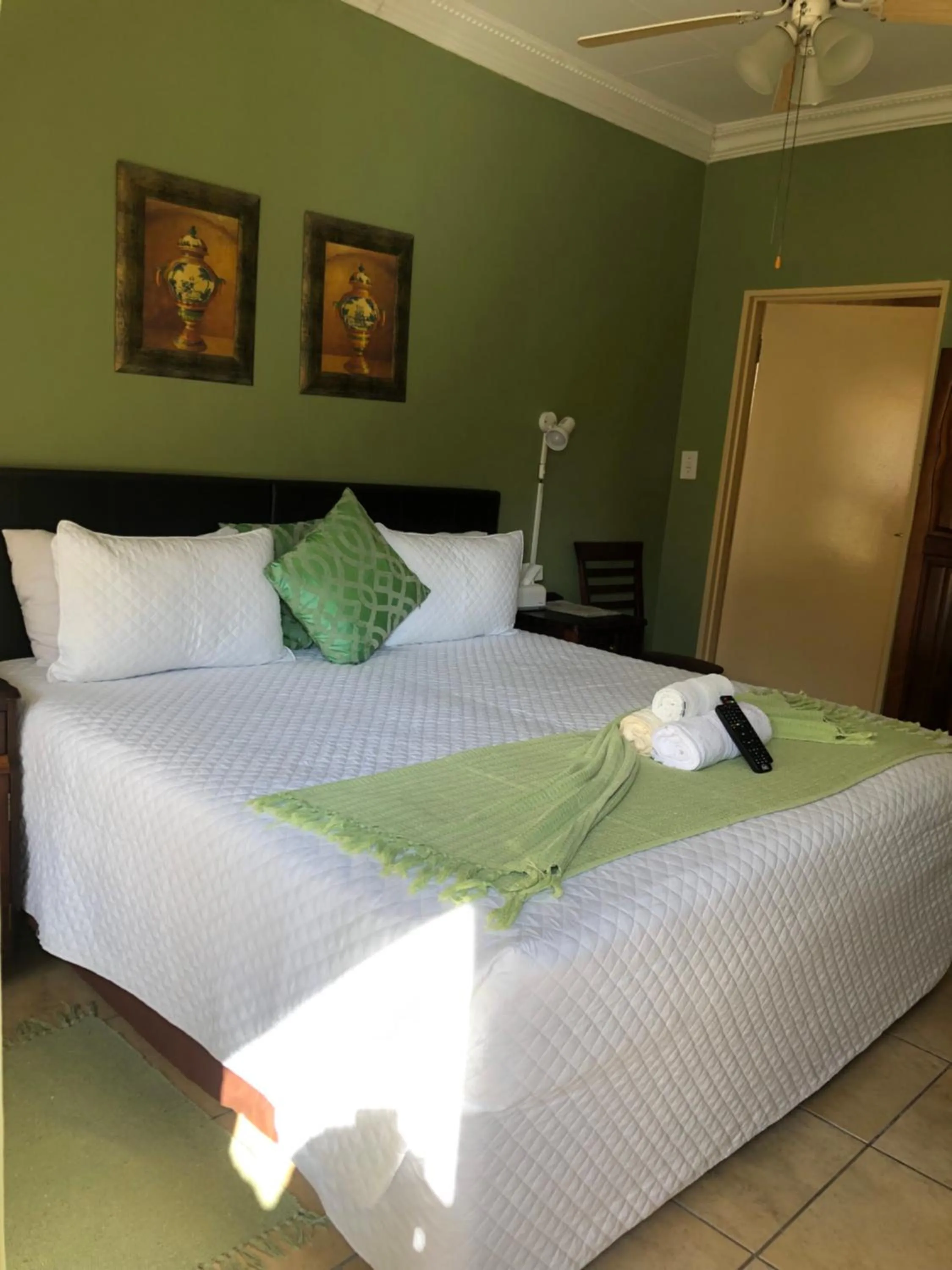 Bed in Kamogelo Guest House