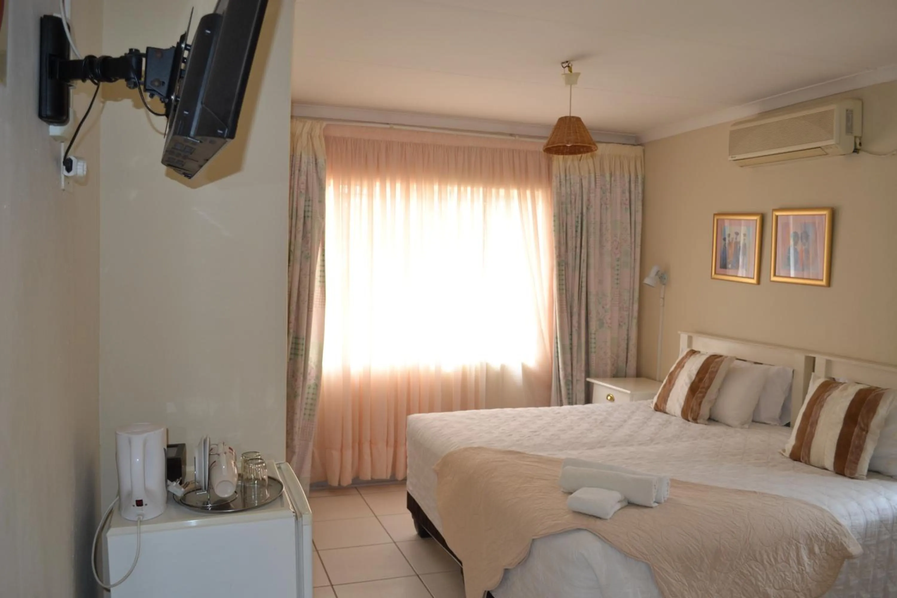 TV and multimedia, Bed in Kamogelo Guest House