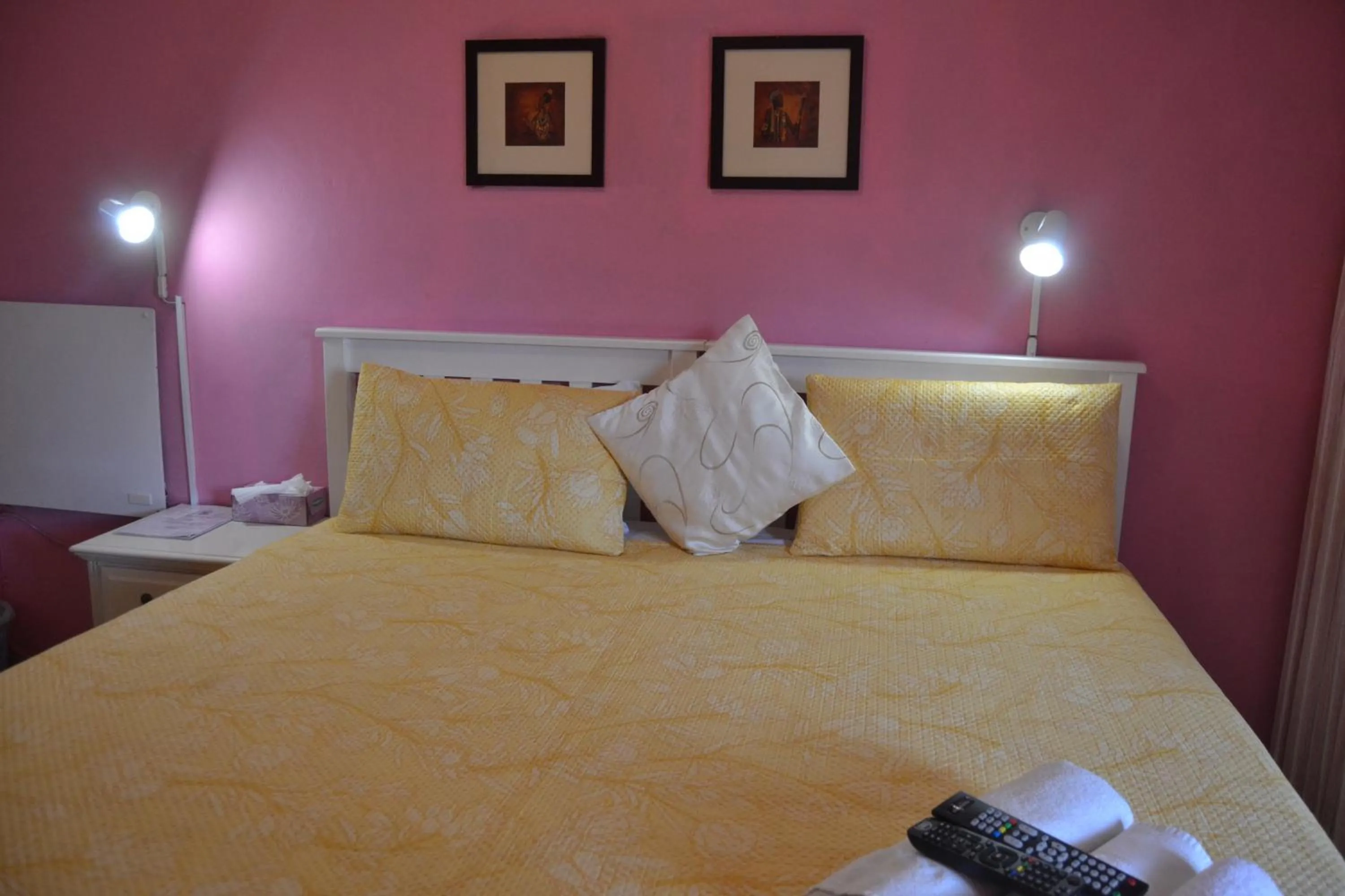 Bed in Kamogelo Guest House