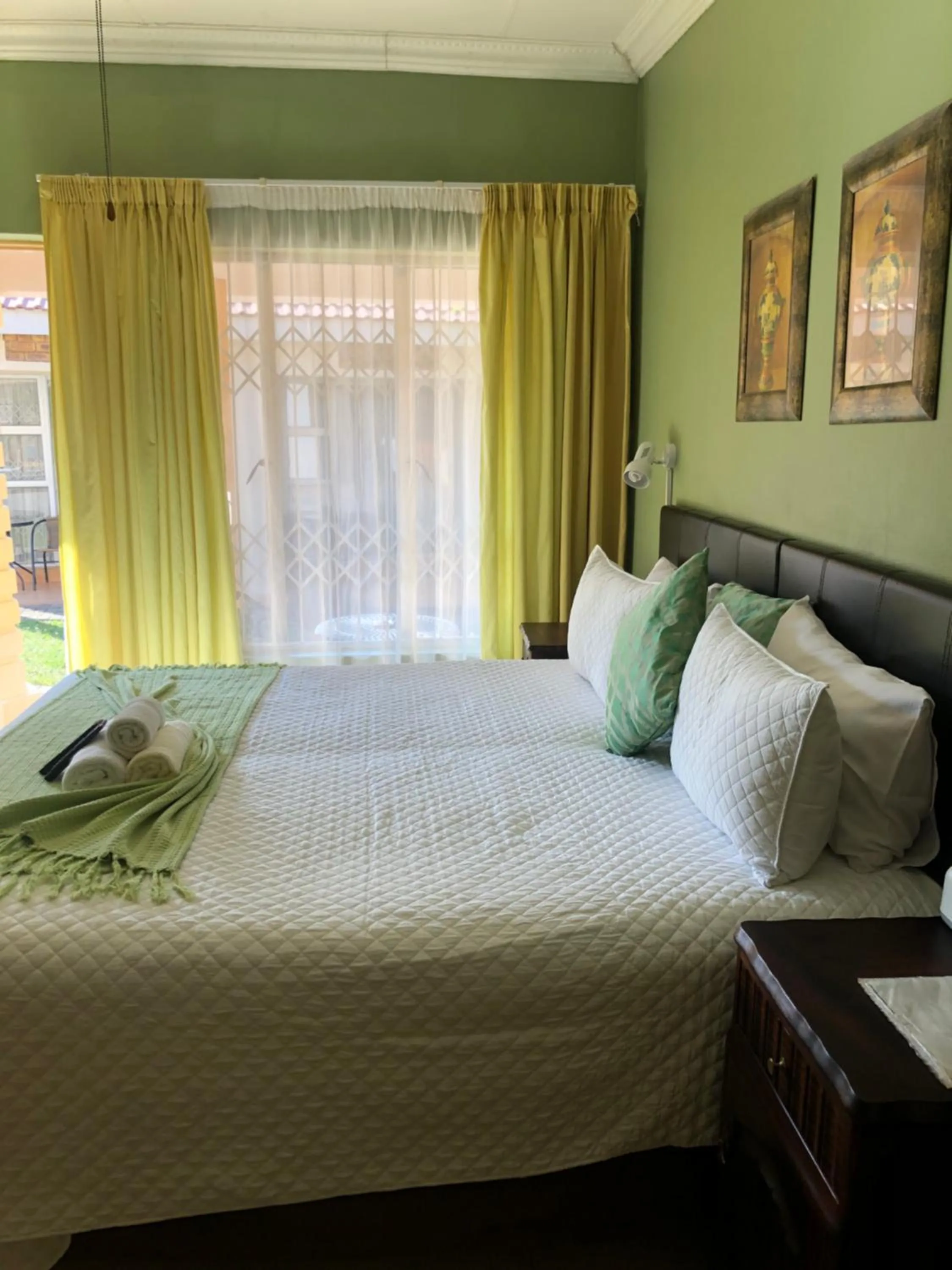 Bed in Kamogelo Guest House