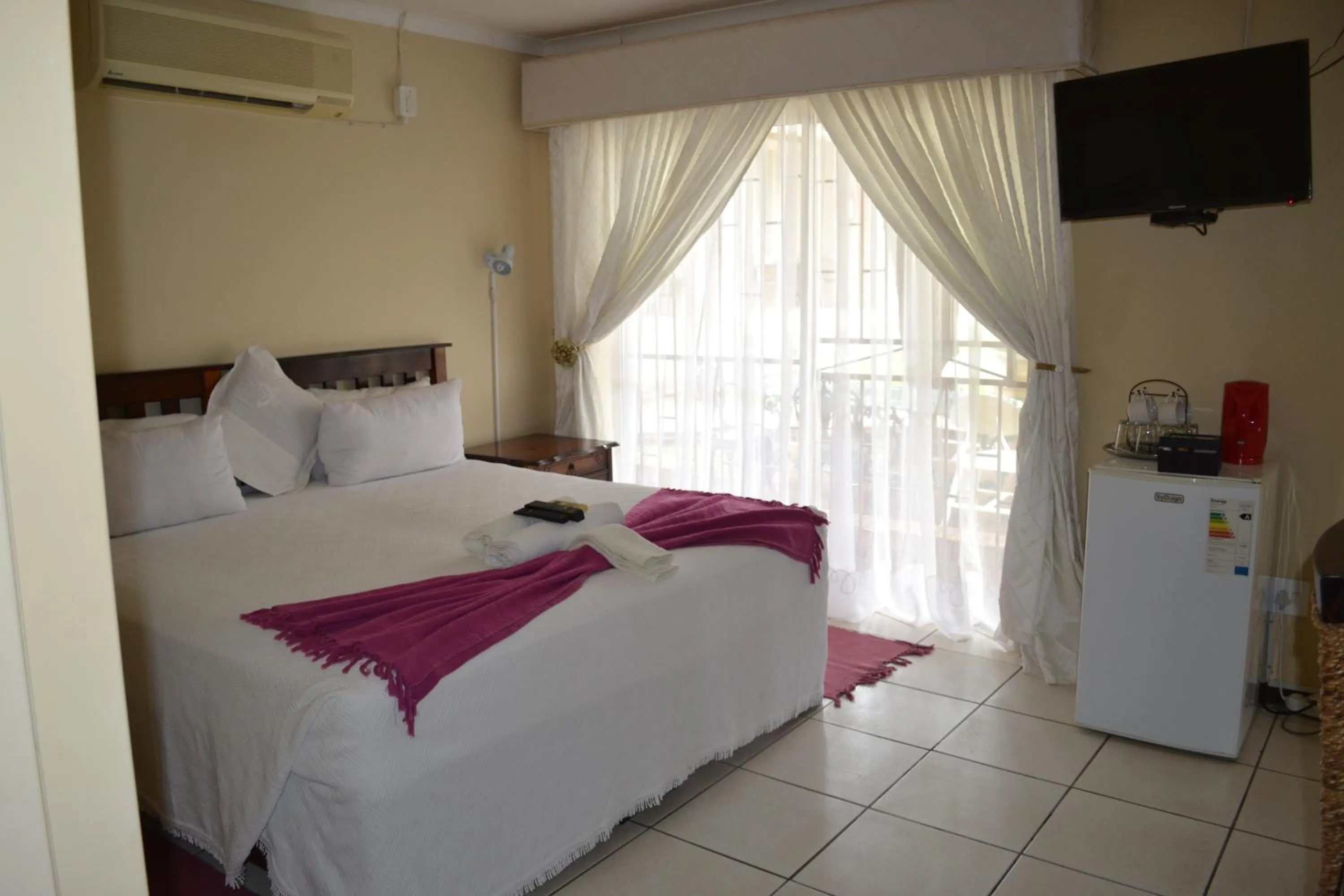 Bed in Kamogelo Guest House