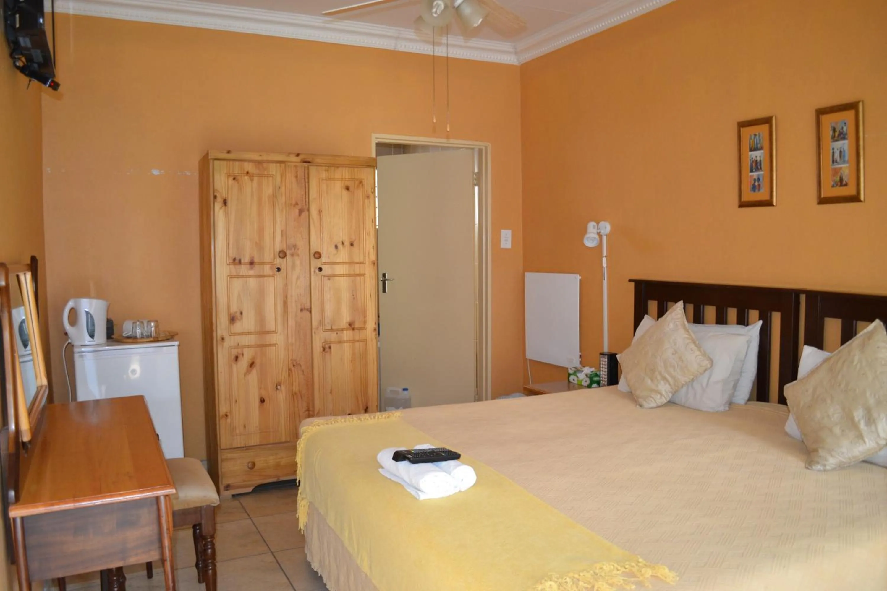 Bed in Kamogelo Guest House