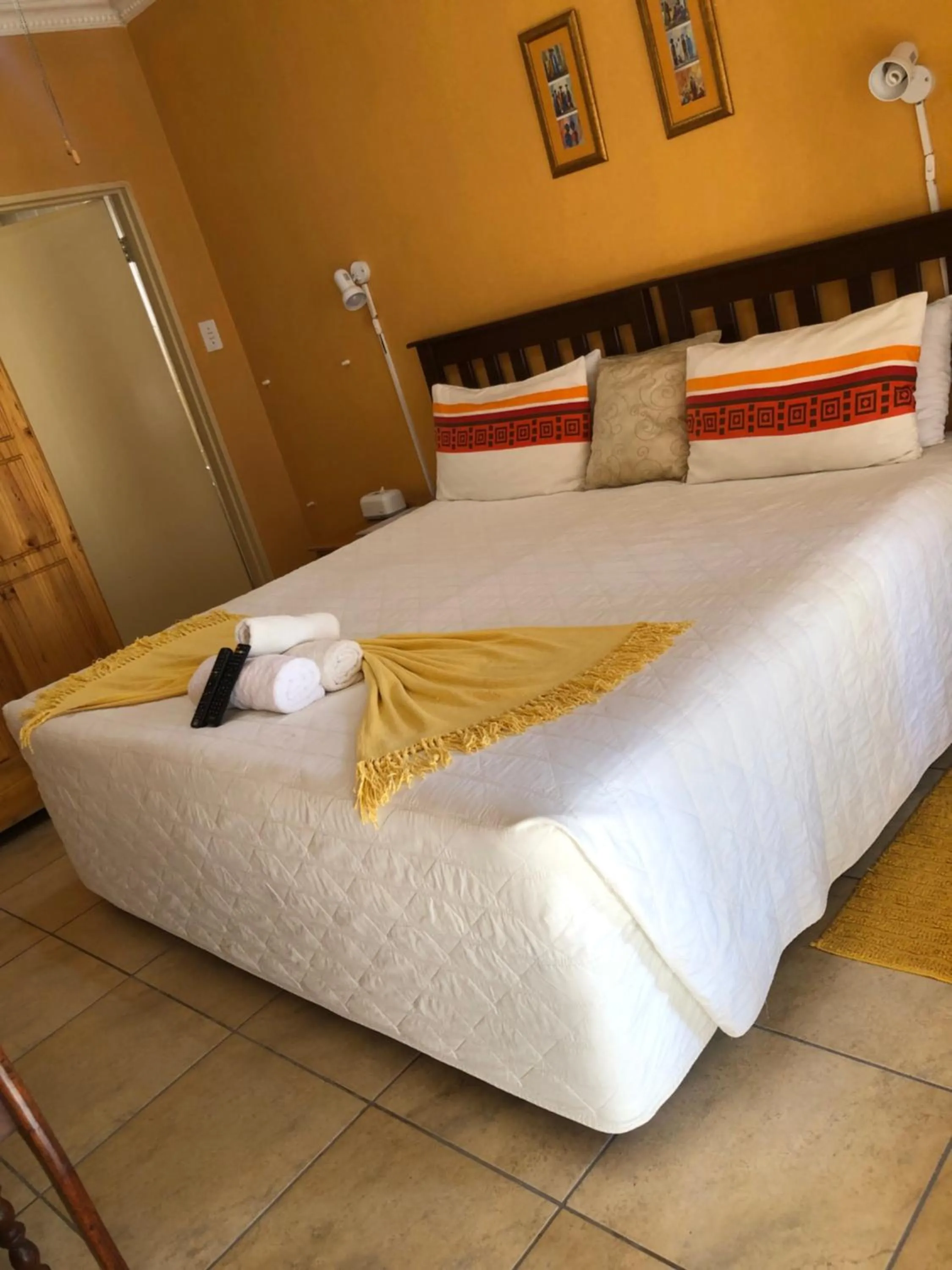Bed in Kamogelo Guest House