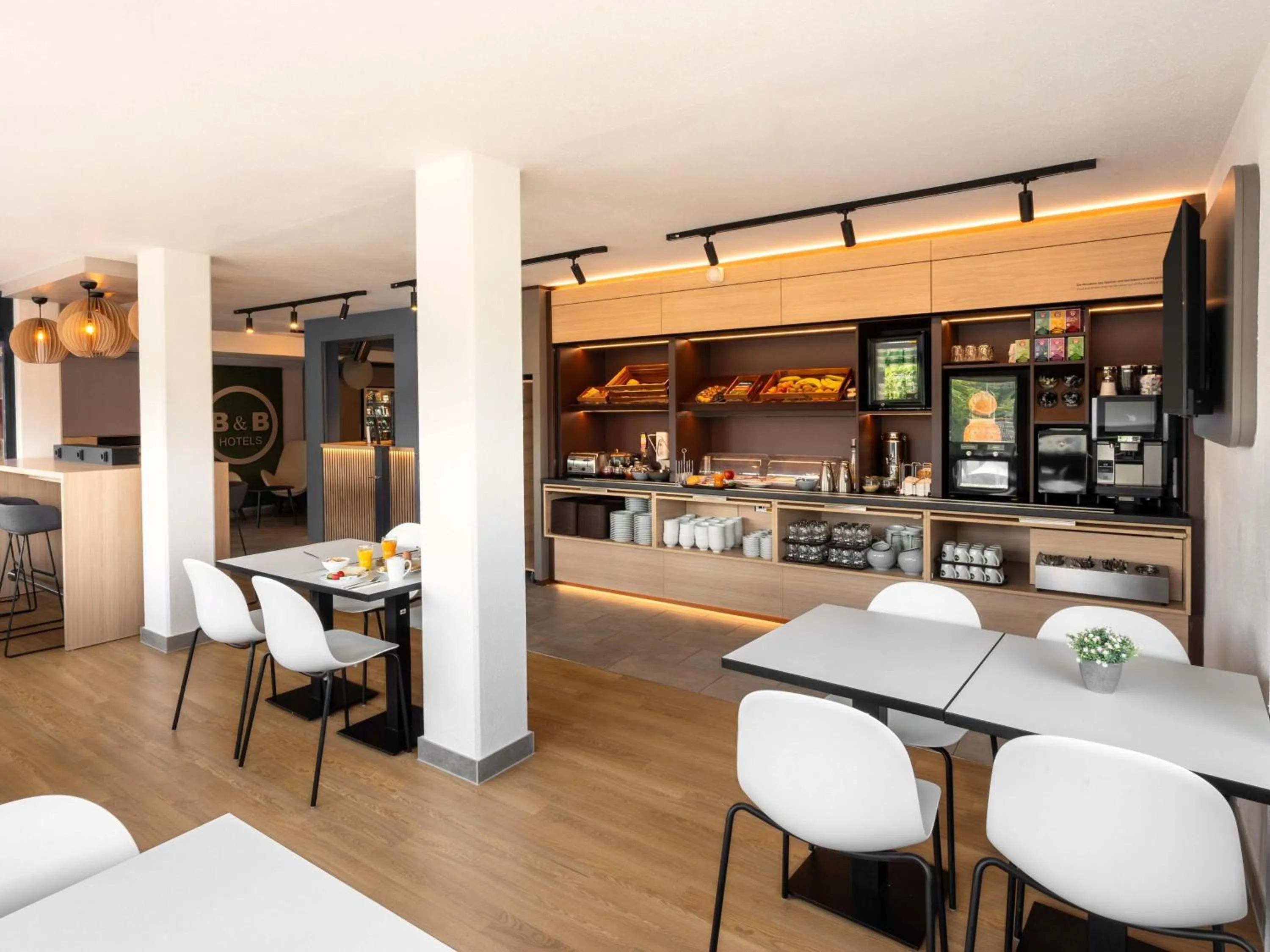 Restaurant/places to eat in B&B HOTEL Magdeburg-Barleben