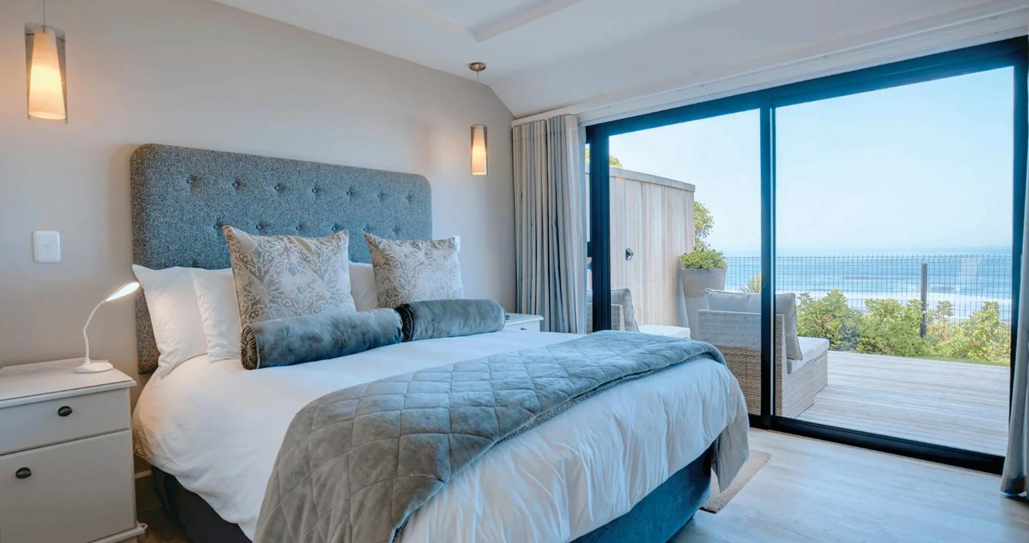 Queen Room with Sea View in Shan C