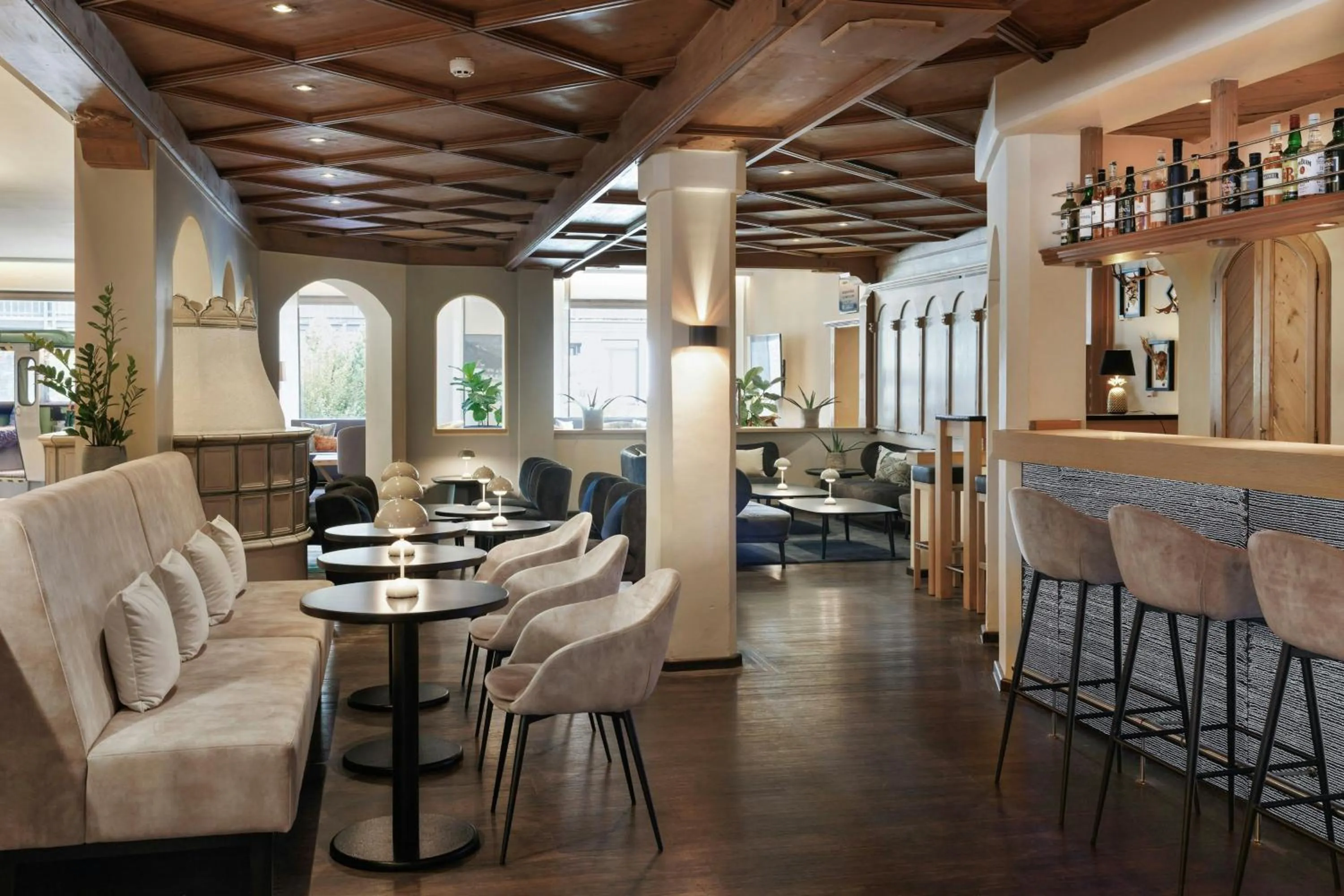 Lounge or bar in Arabella Alpenhotel am Spitzingsee, a Tribute Portfolio Hotel