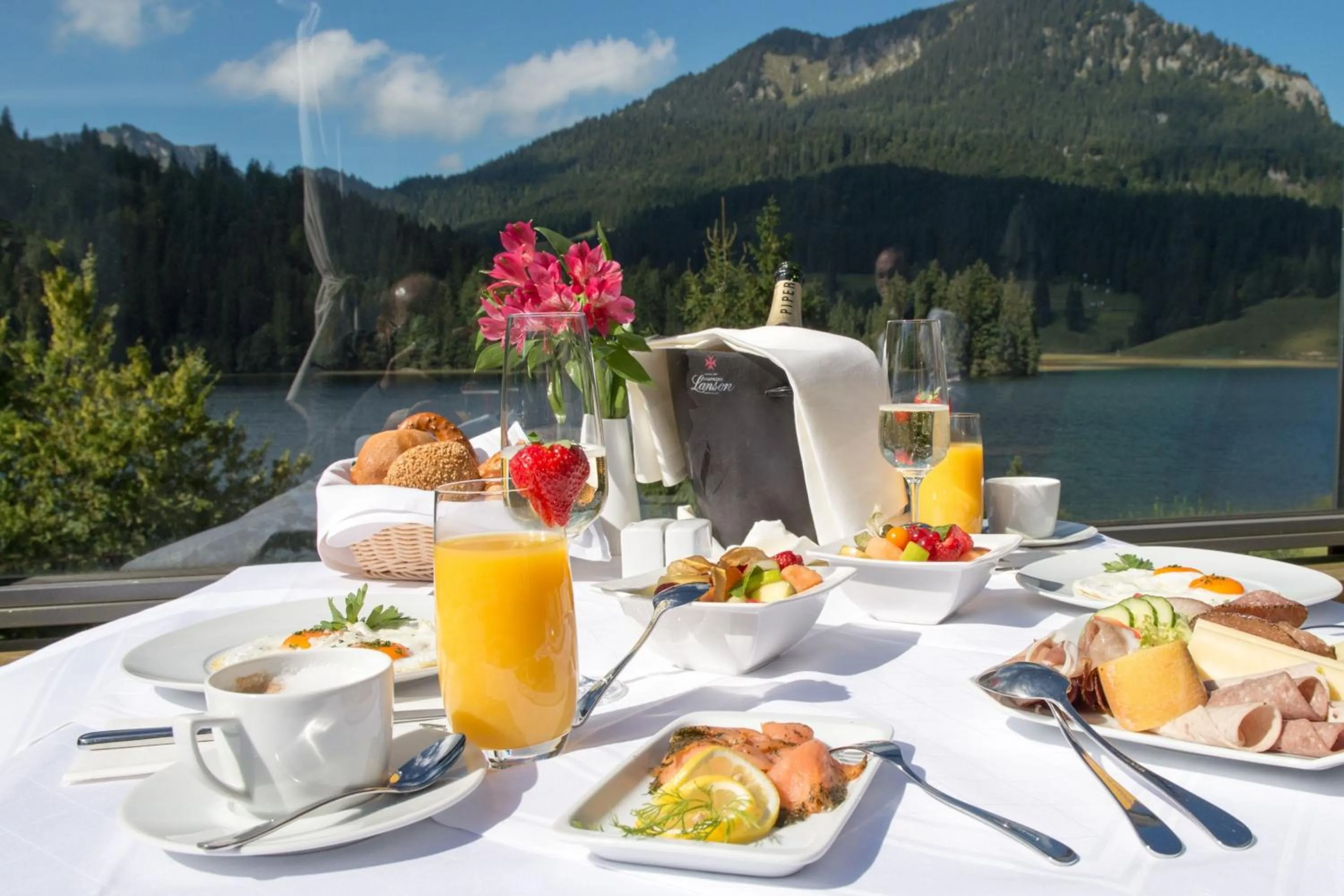 Breakfast in Arabella Alpenhotel am Spitzingsee, a Tribute Portfolio Hotel