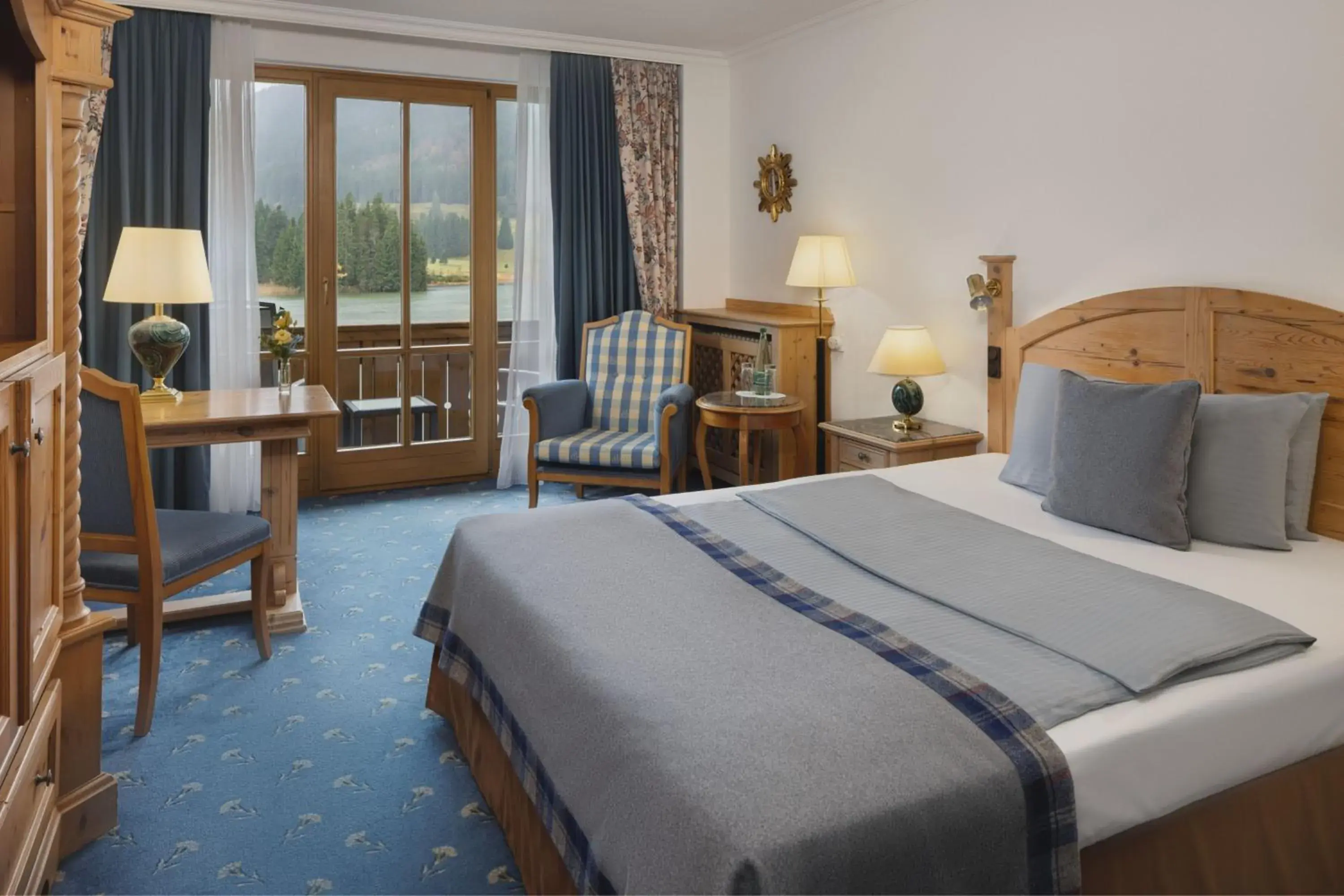 Superior Queen Room with Balcony and Lake View in Arabella Alpenhotel am Spitzingsee, a Tribute Portfolio Hotel Superior Queen Room with Balcony and Lake View in Arabella Alpenhotel am Spitzingsee, a Tribute Portfolio Hotel