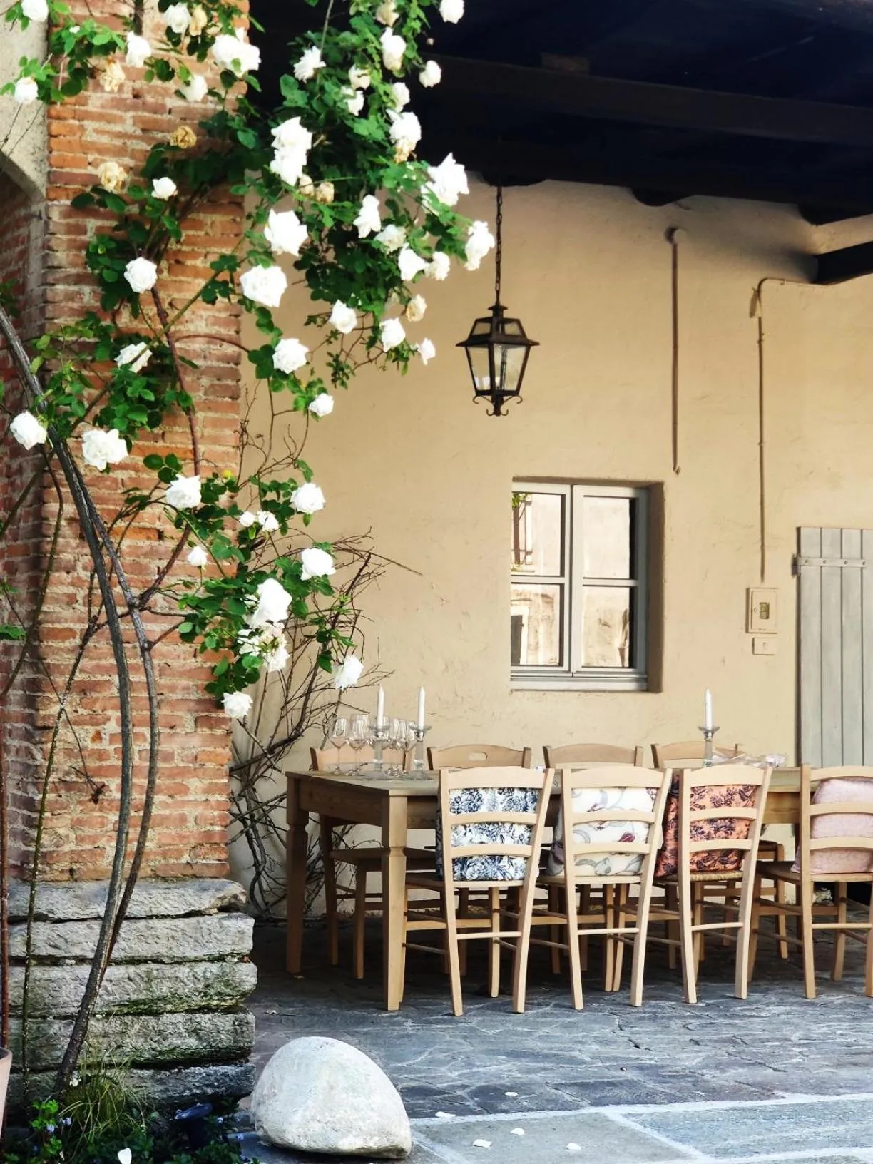 Inner courtyard view in Dandelion Como Suites & Park