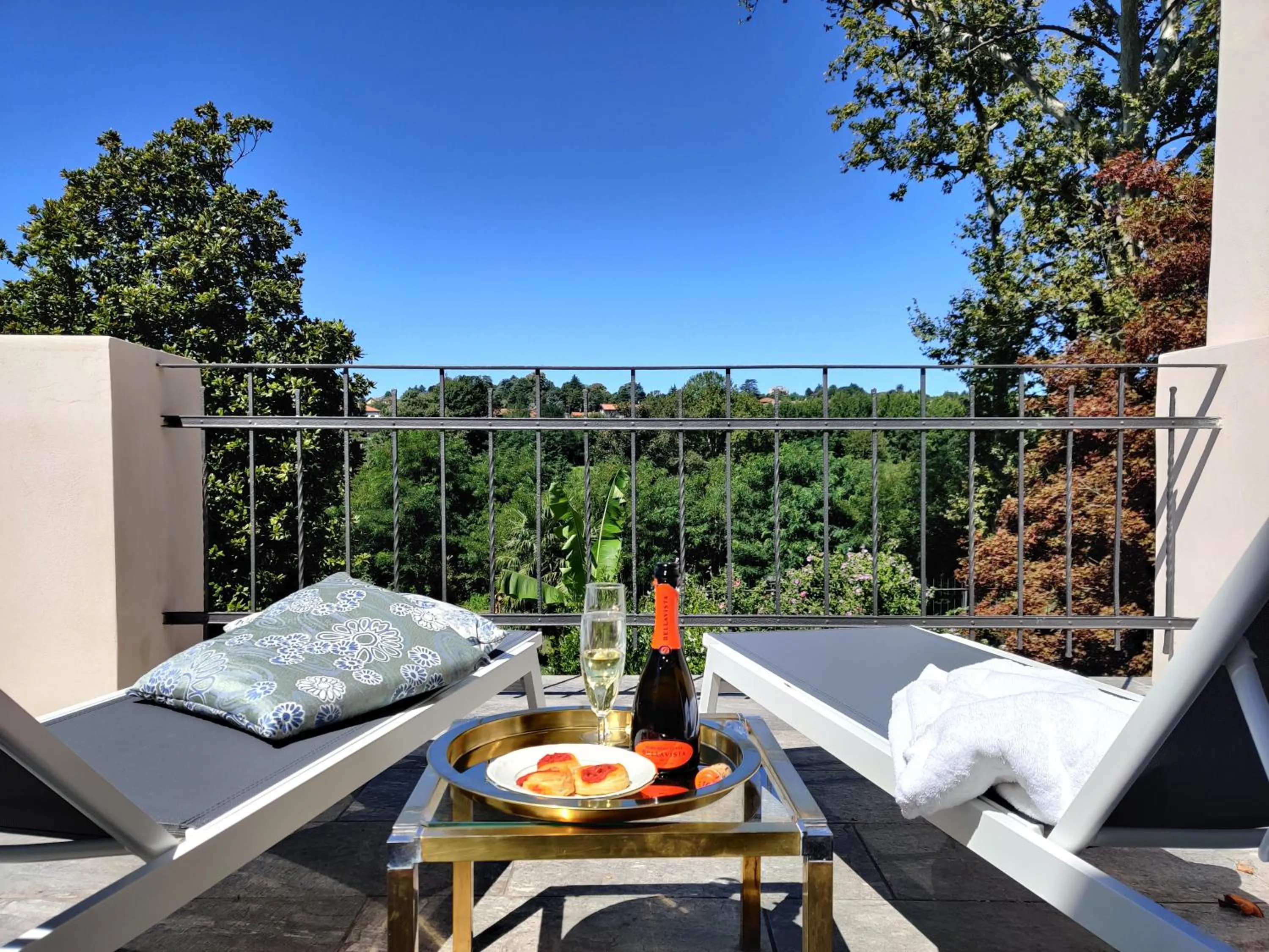 Balcony/Terrace in Dandelion Como Suites & Park