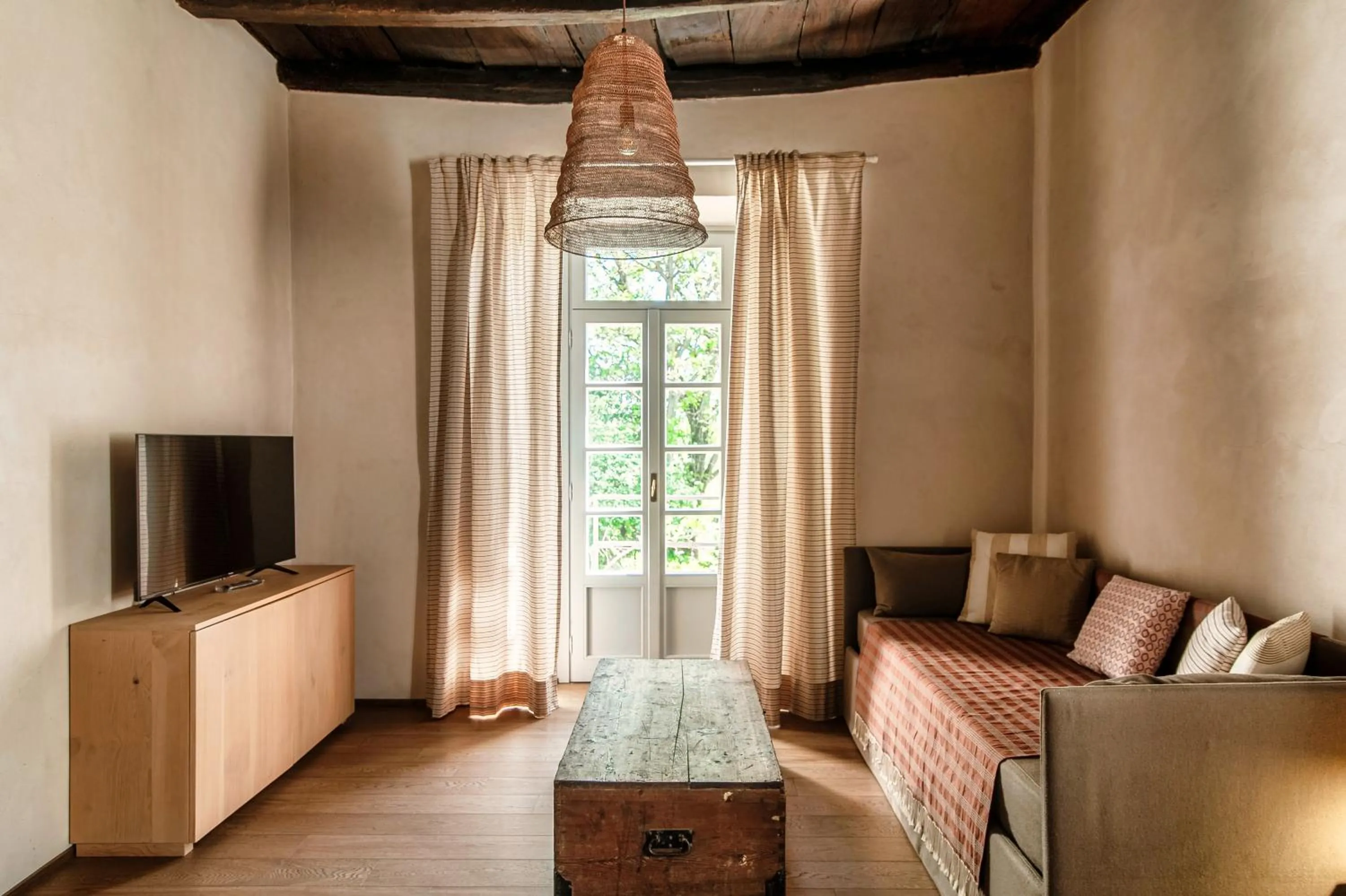 Living room, Bed in Dandelion Como Suites & Park