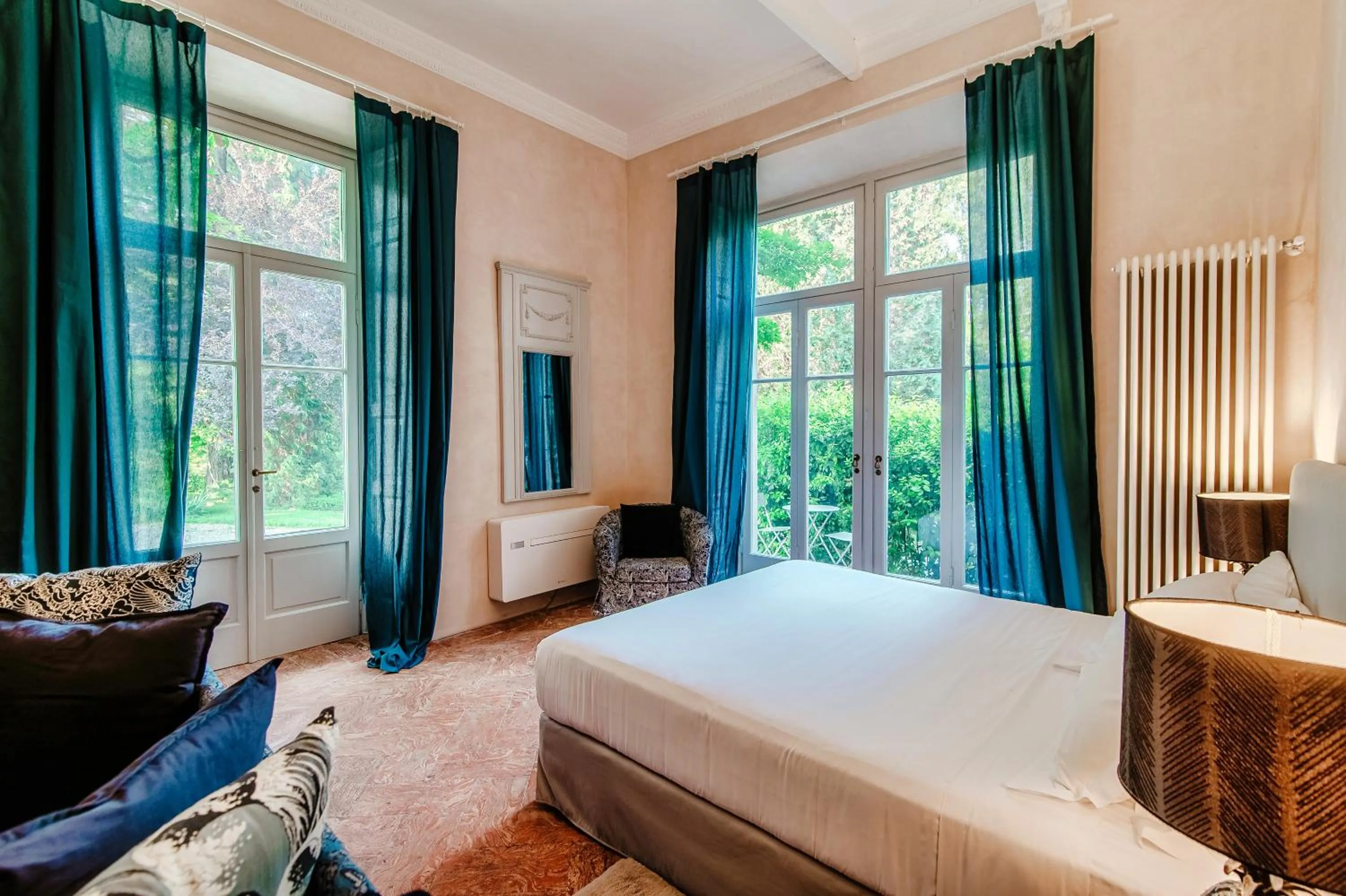 Bedroom, Bed in Dandelion Como Suites & Park