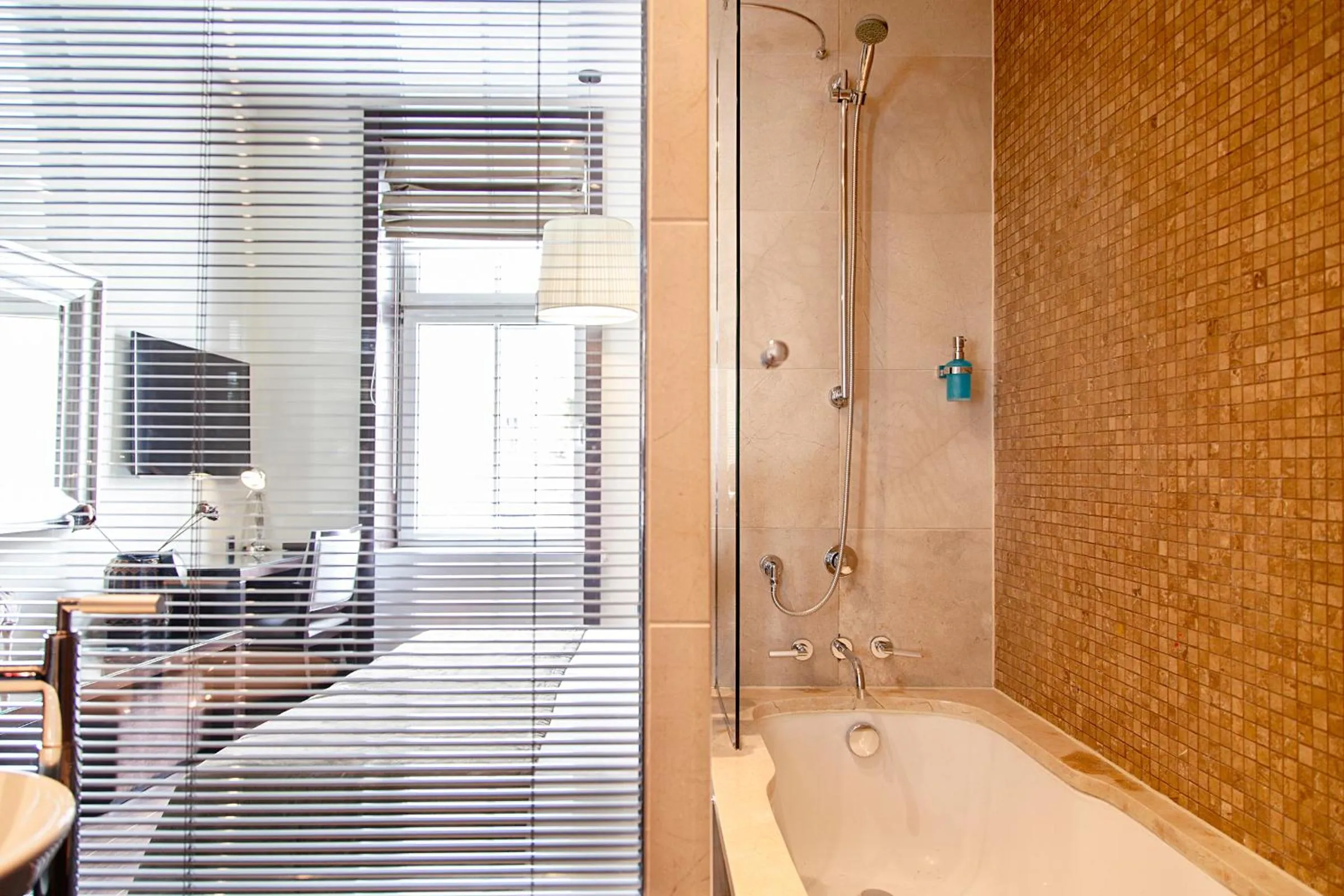 Shower in Quentin Design Hotel Berlin