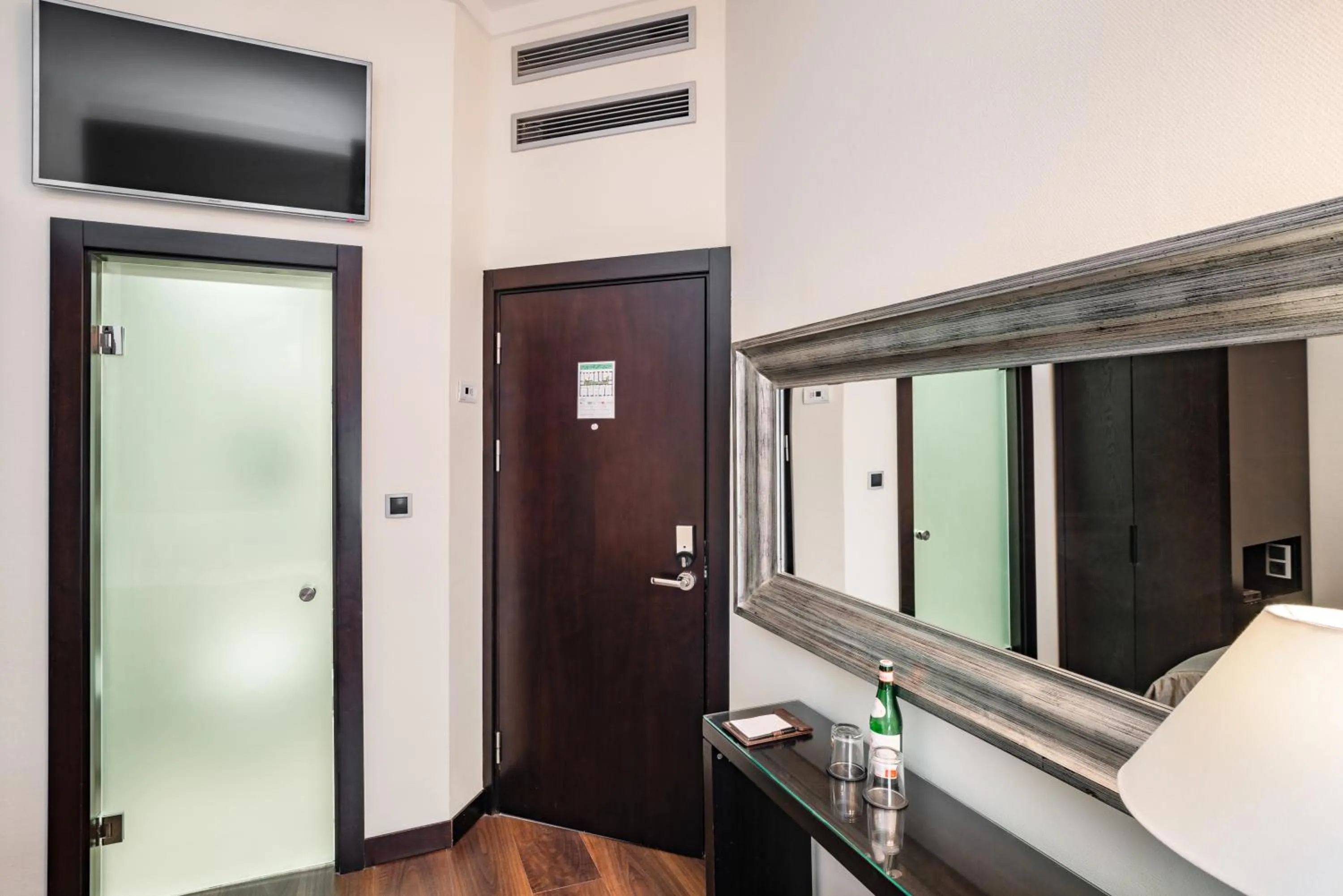 Bedroom, Bed in Quentin Design Hotel Berlin