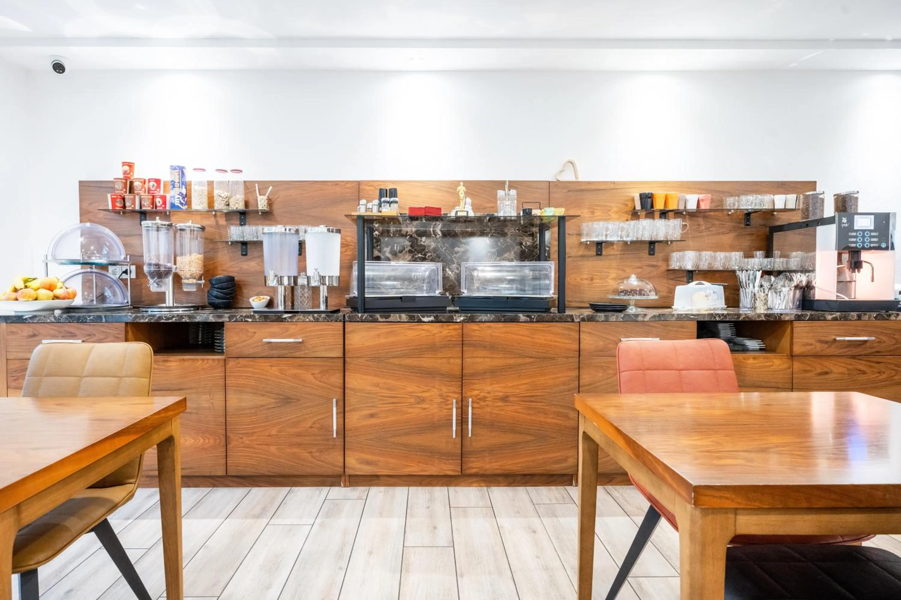 Coffee/tea facilities in B&S Hotel