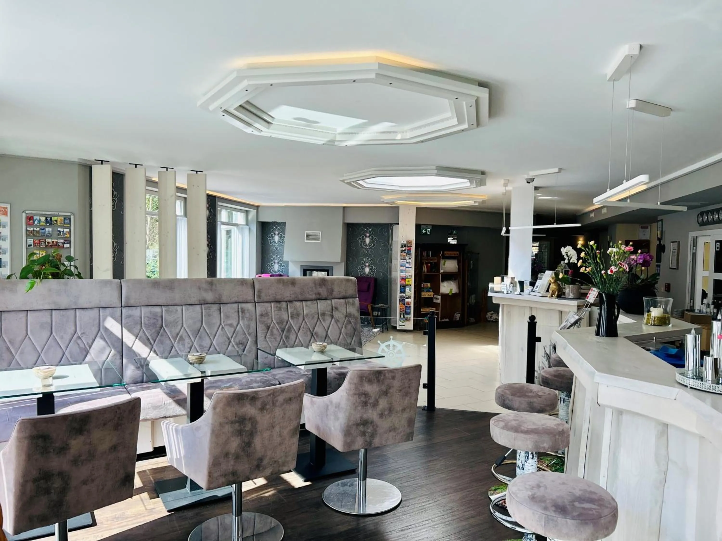 Lobby or reception in Best Western Plus Ostseehotel Waldschloesschen