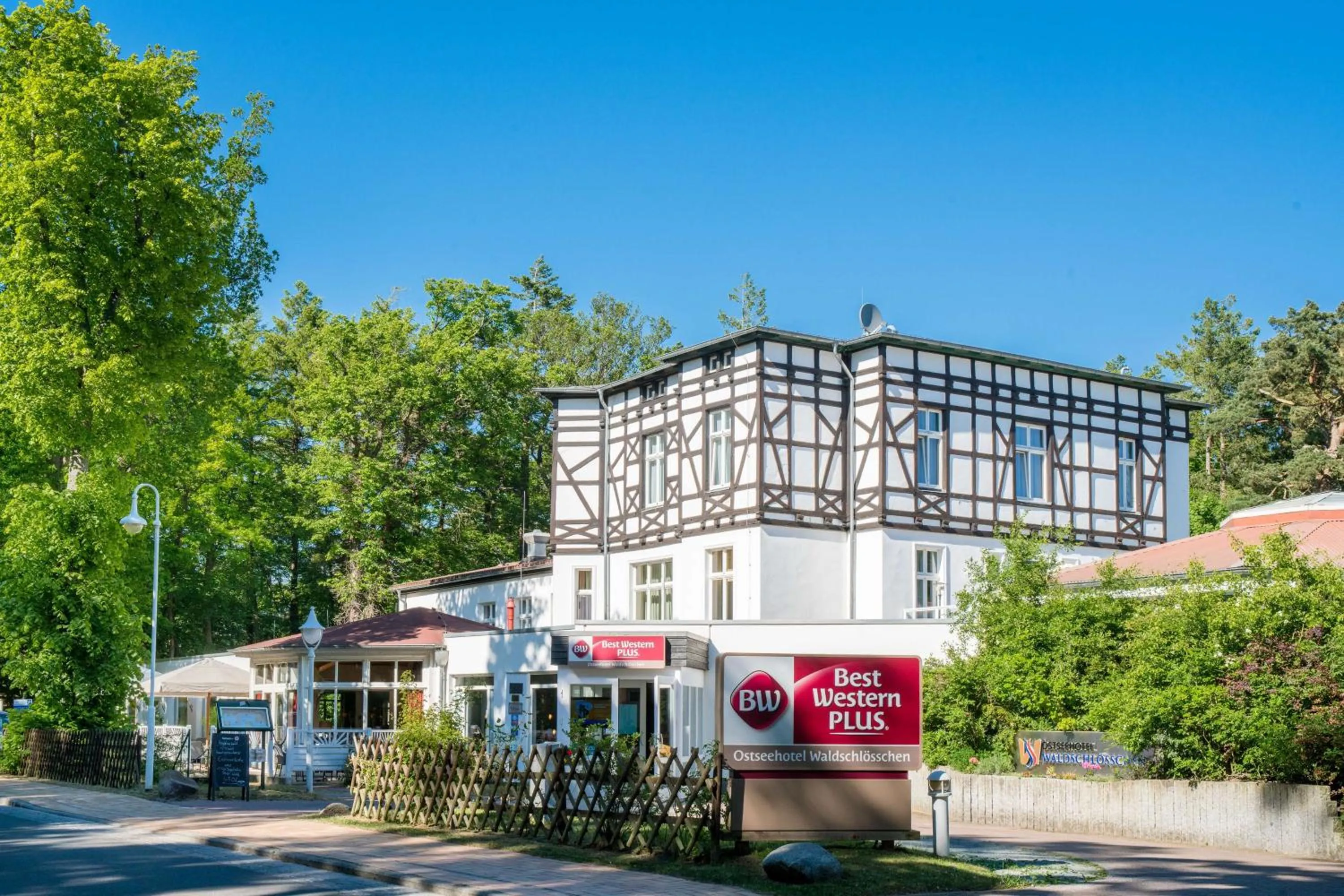 Property building in Best Western Plus Ostseehotel Waldschloesschen