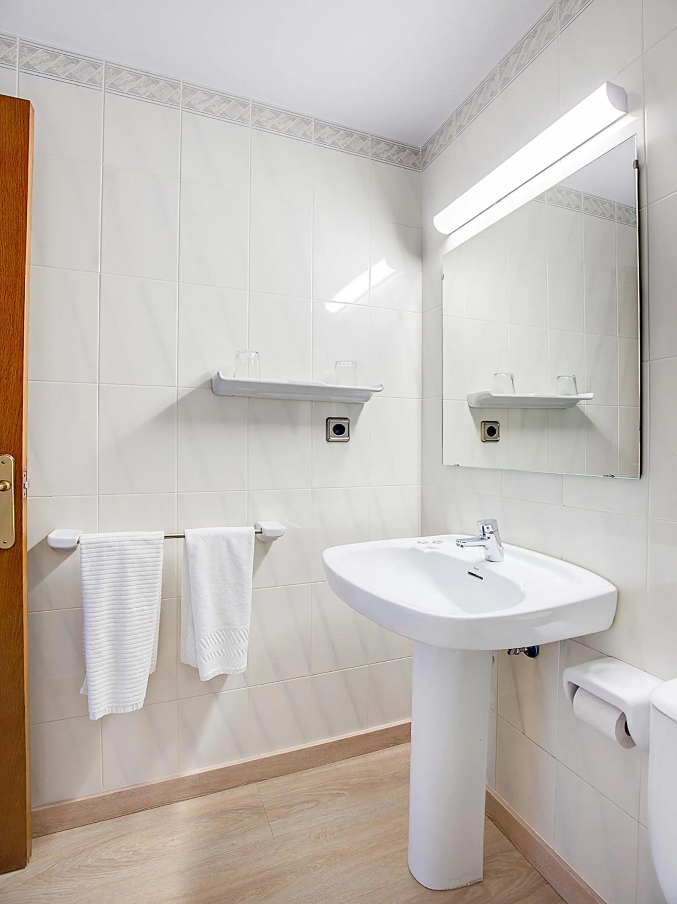 Bathroom in Hotel Restaurante Blanc I Negre 2