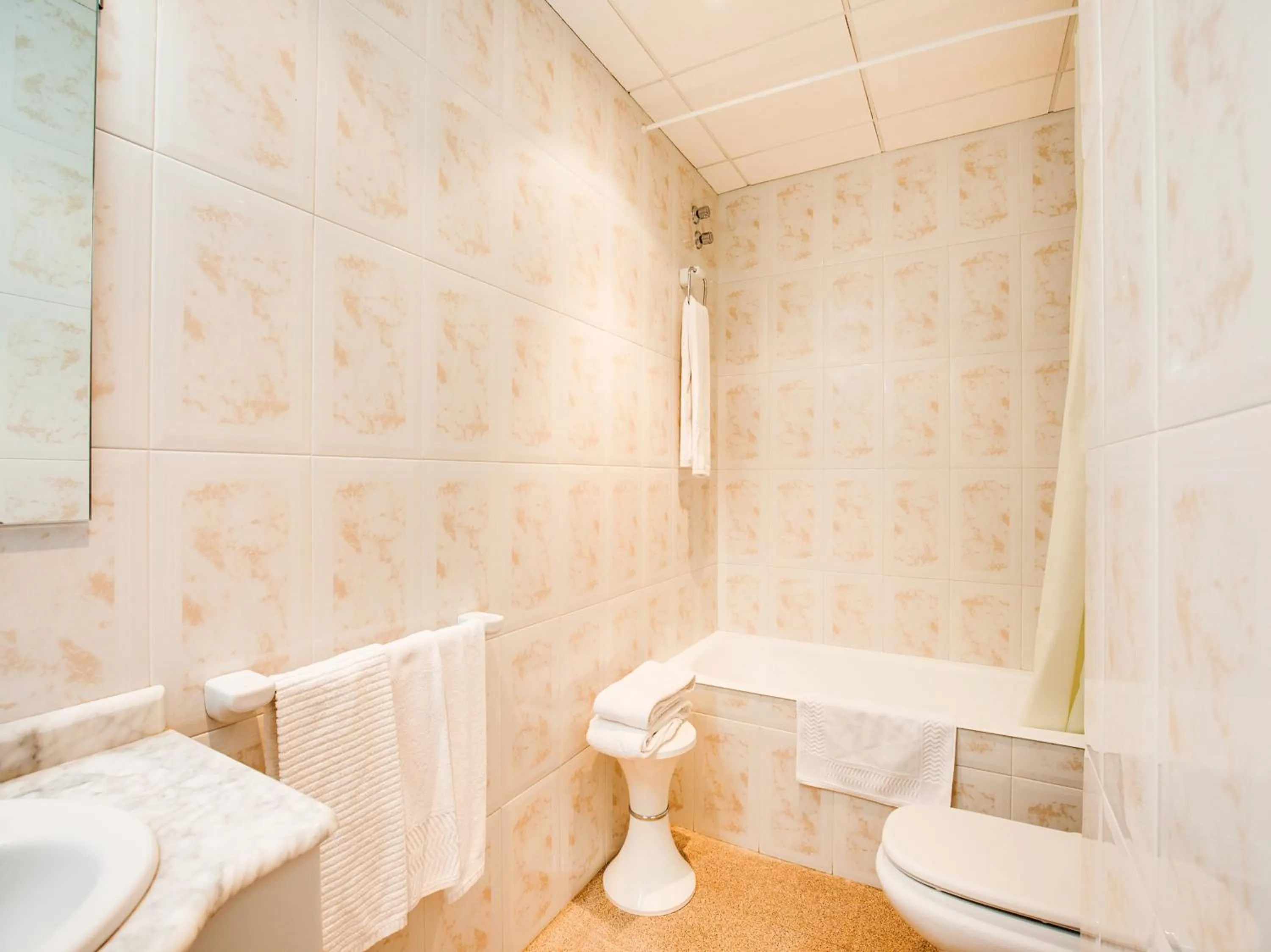 Photo of the whole room in Hotel Restaurante Blanc I Negre 2