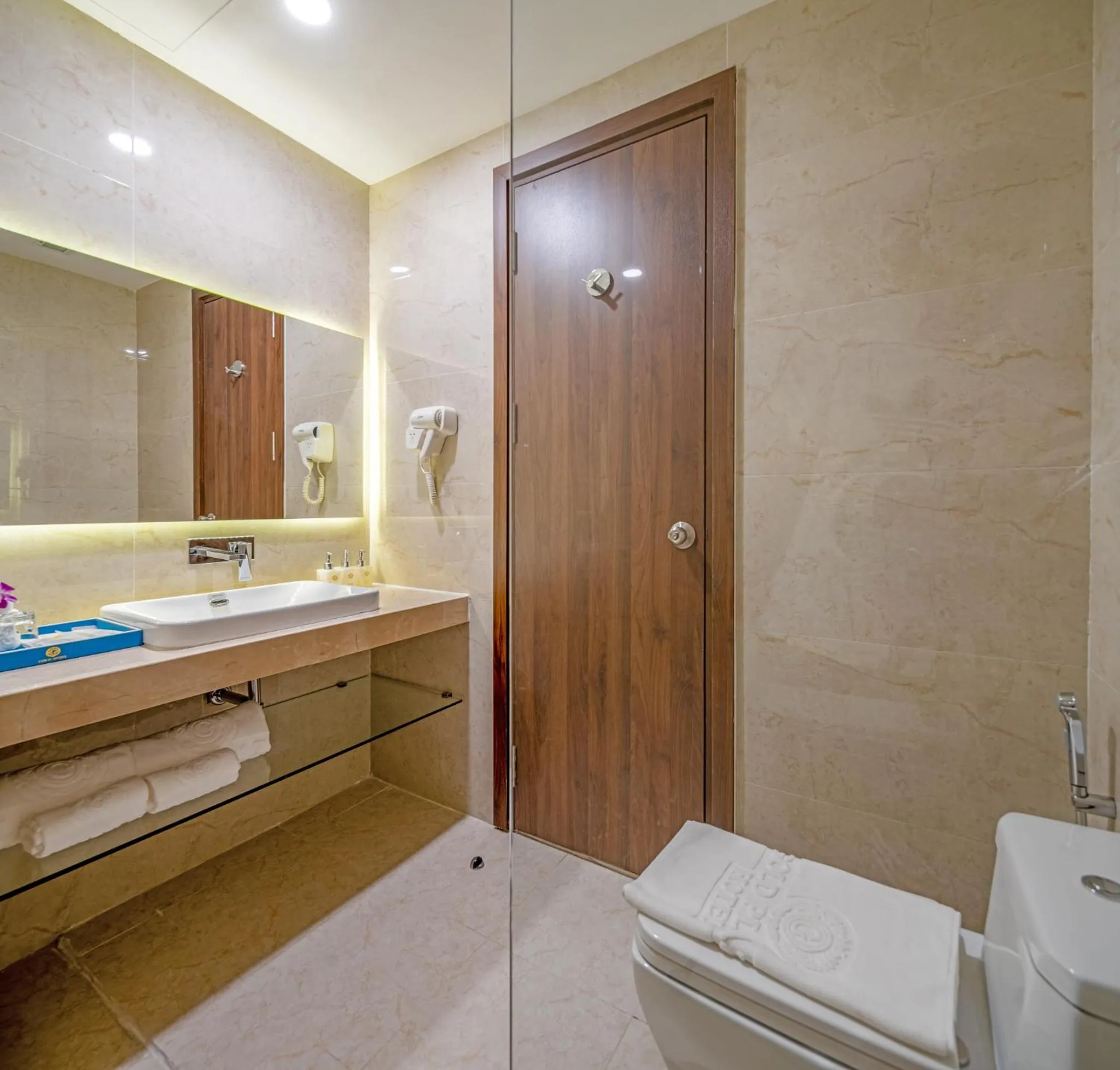 Toilet in Gold Plaza Hotel Da Nang