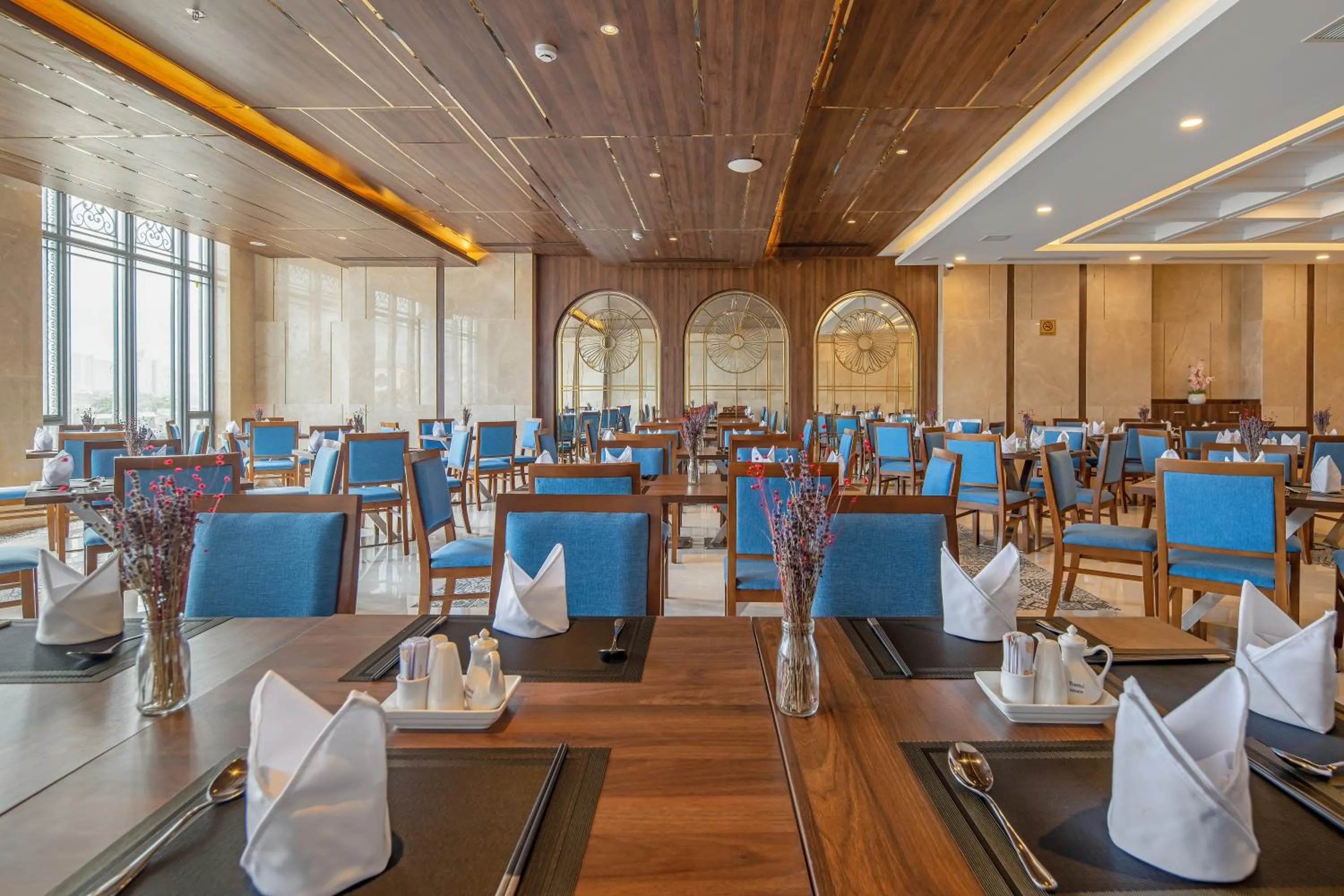 Restaurant/places to eat in Gold Plaza Hotel Da Nang