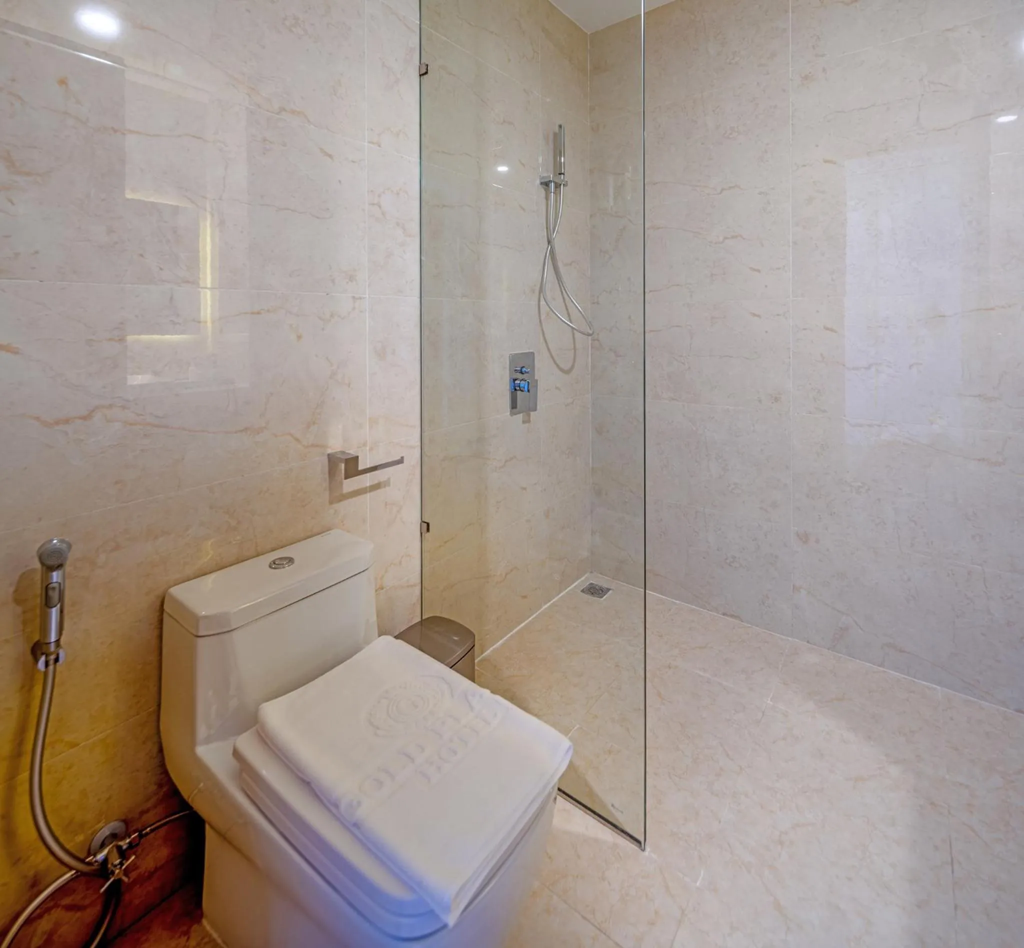 Shower in Gold Plaza Hotel Da Nang