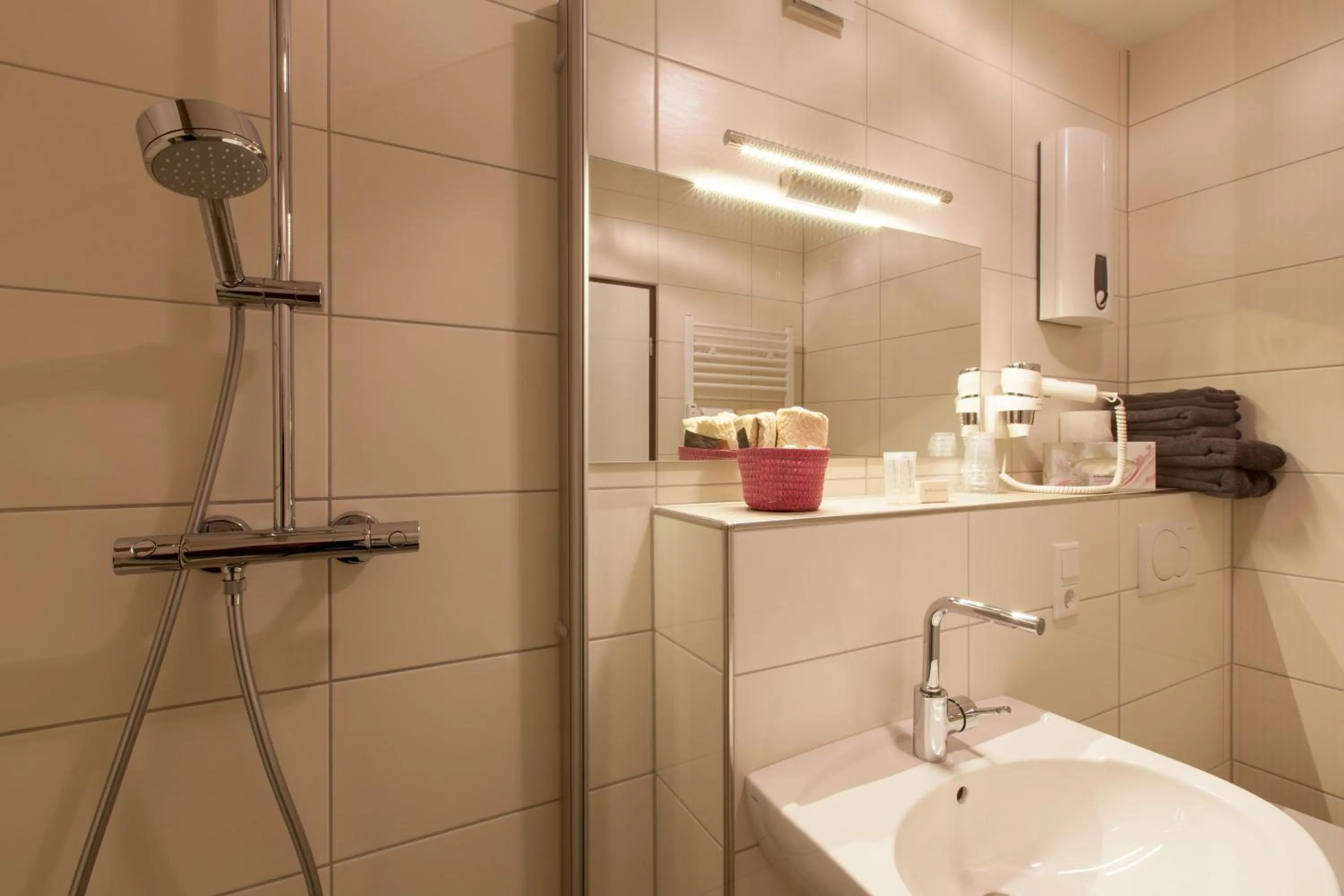 Shower in Hotel Nuhnetal