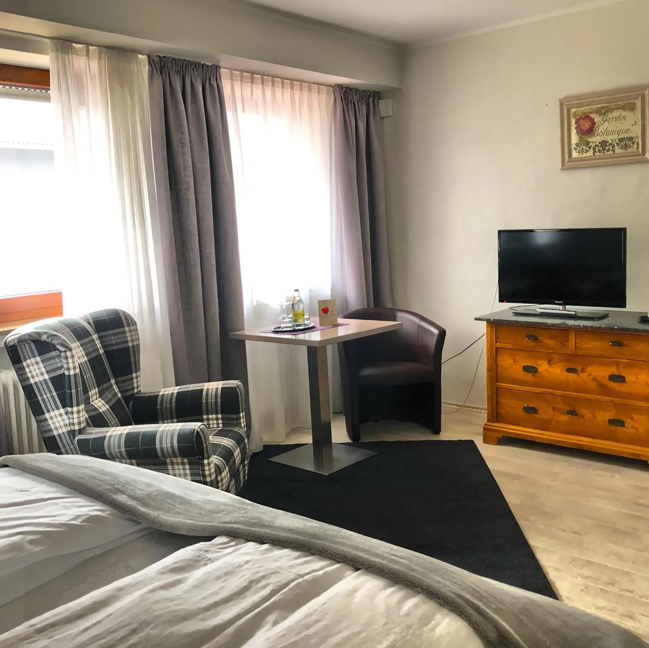 Seating area, Bed in Hotel Nuhnetal