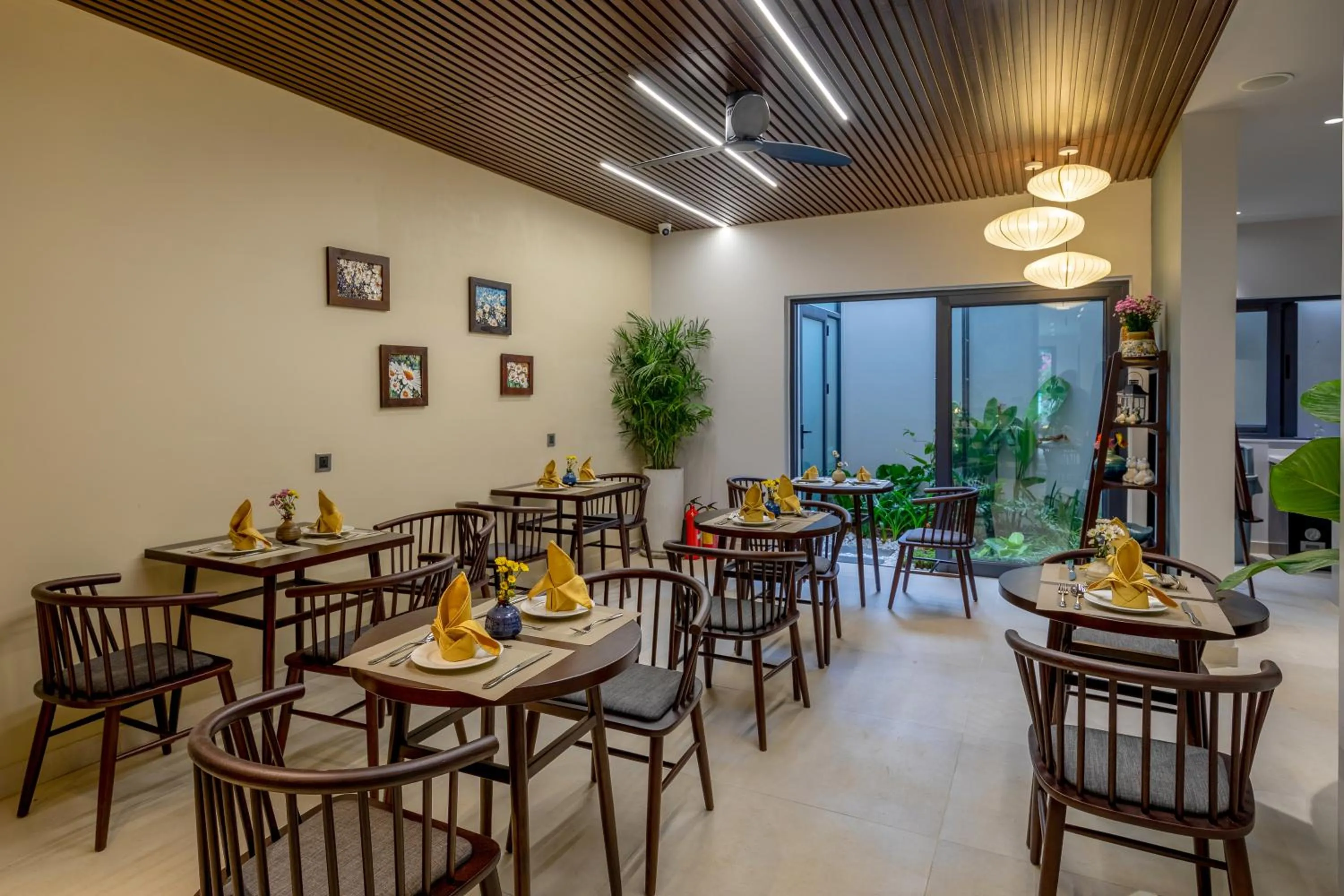 Restaurant/places to eat in Volar de Faifo Villa