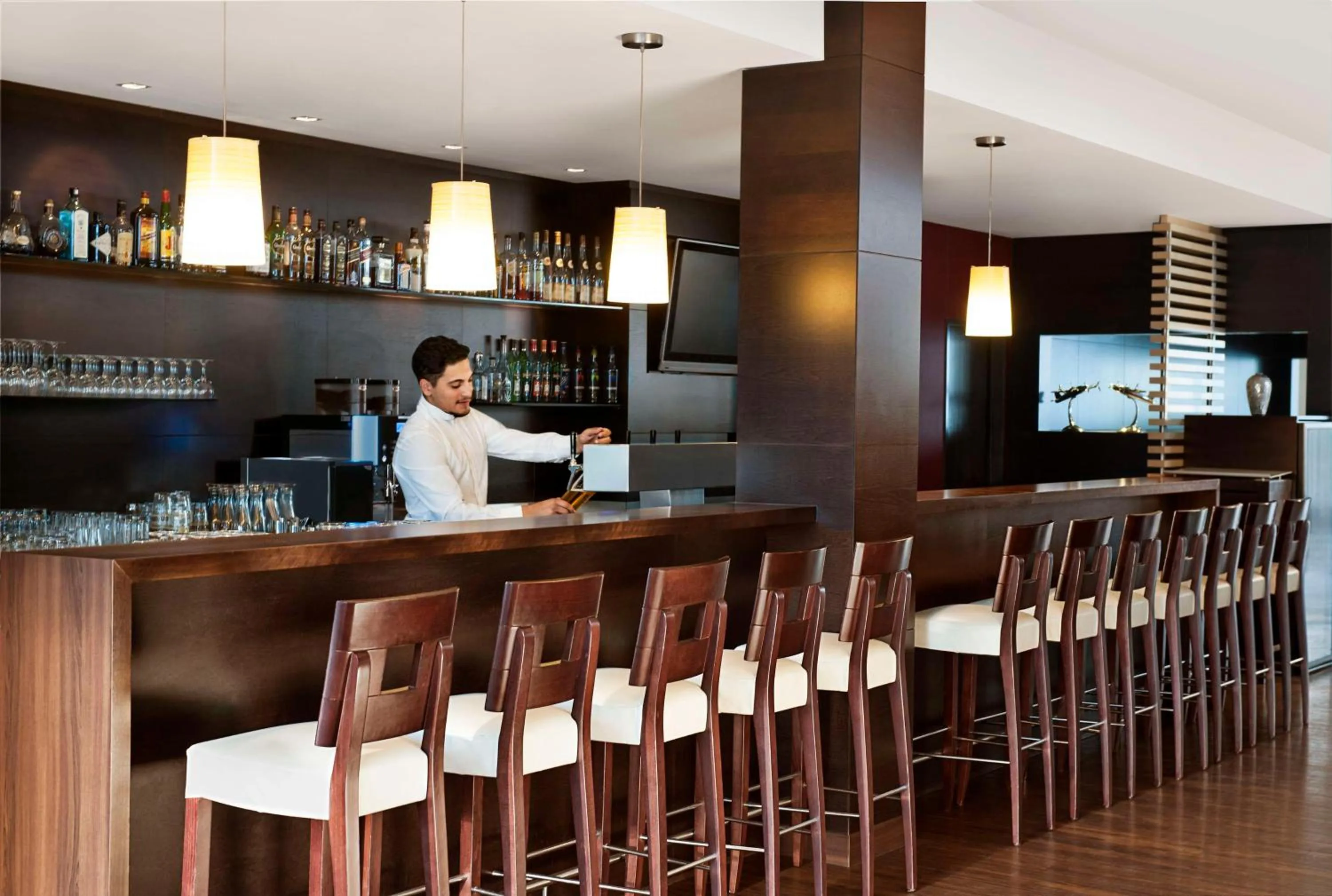 Lounge or bar in NH Frankfurt Airport West