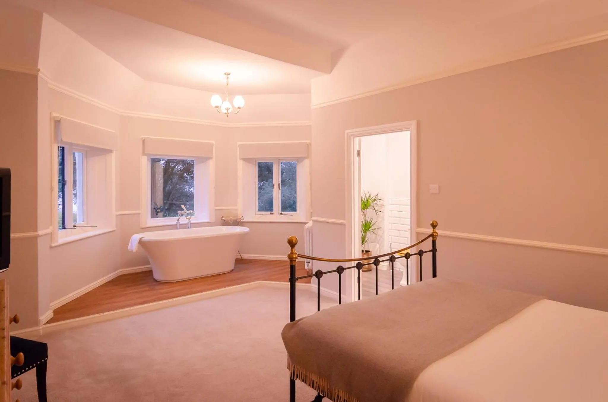 Bedroom, Bed in The Alverbank Hotel