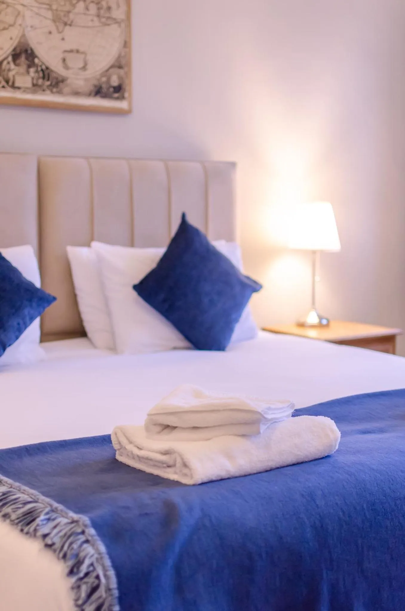 Bedroom, Bed in The Alverbank Hotel