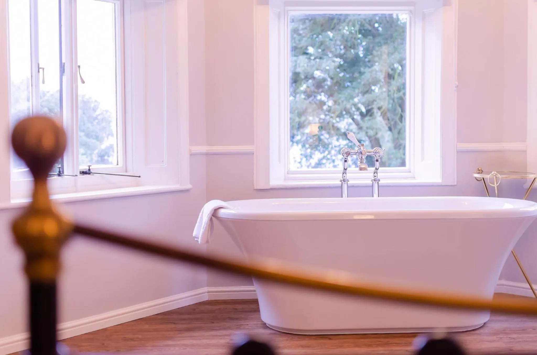 Bathroom, Bed in The Alverbank Hotel
