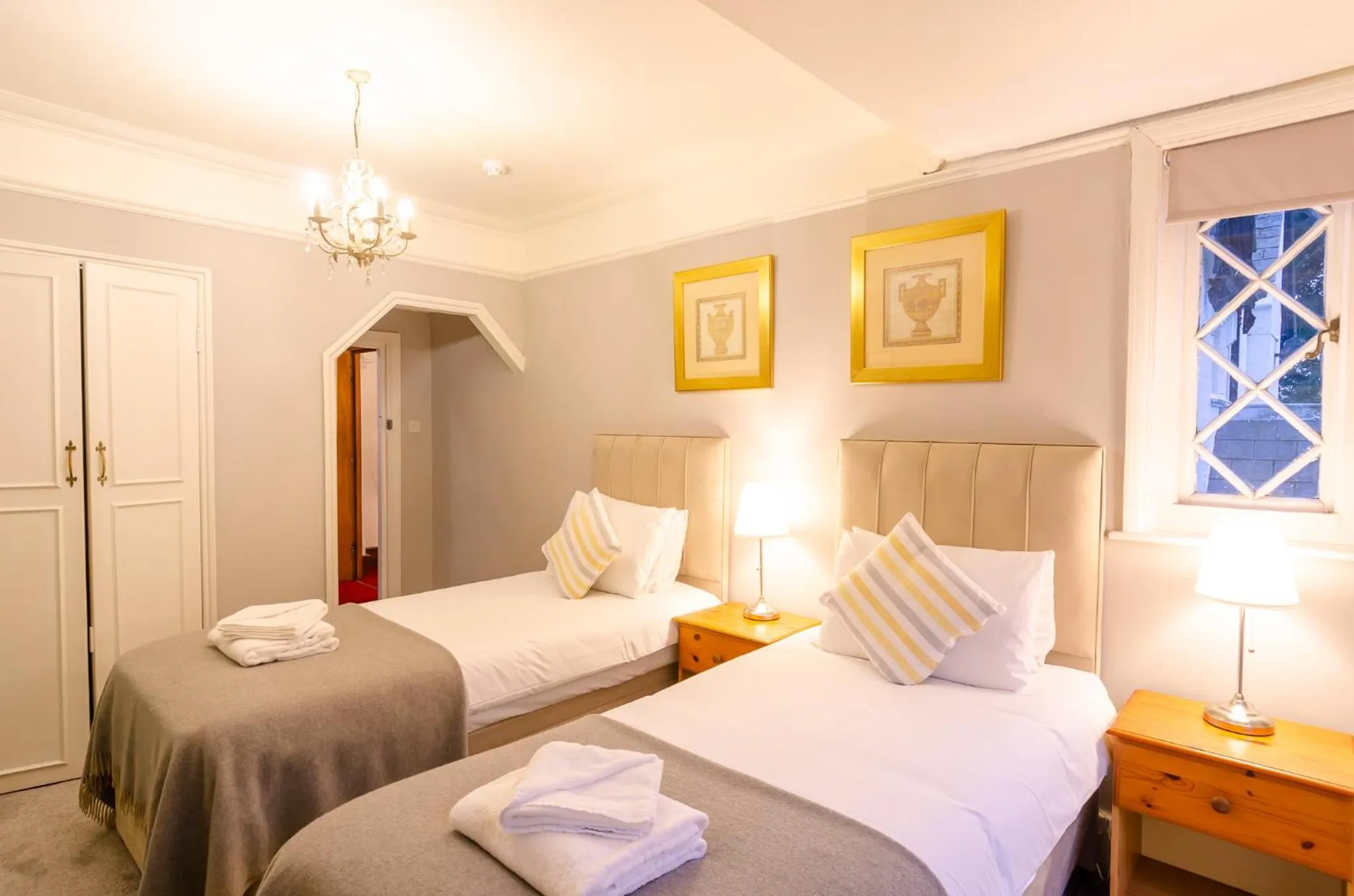 Bed in The Alverbank Hotel