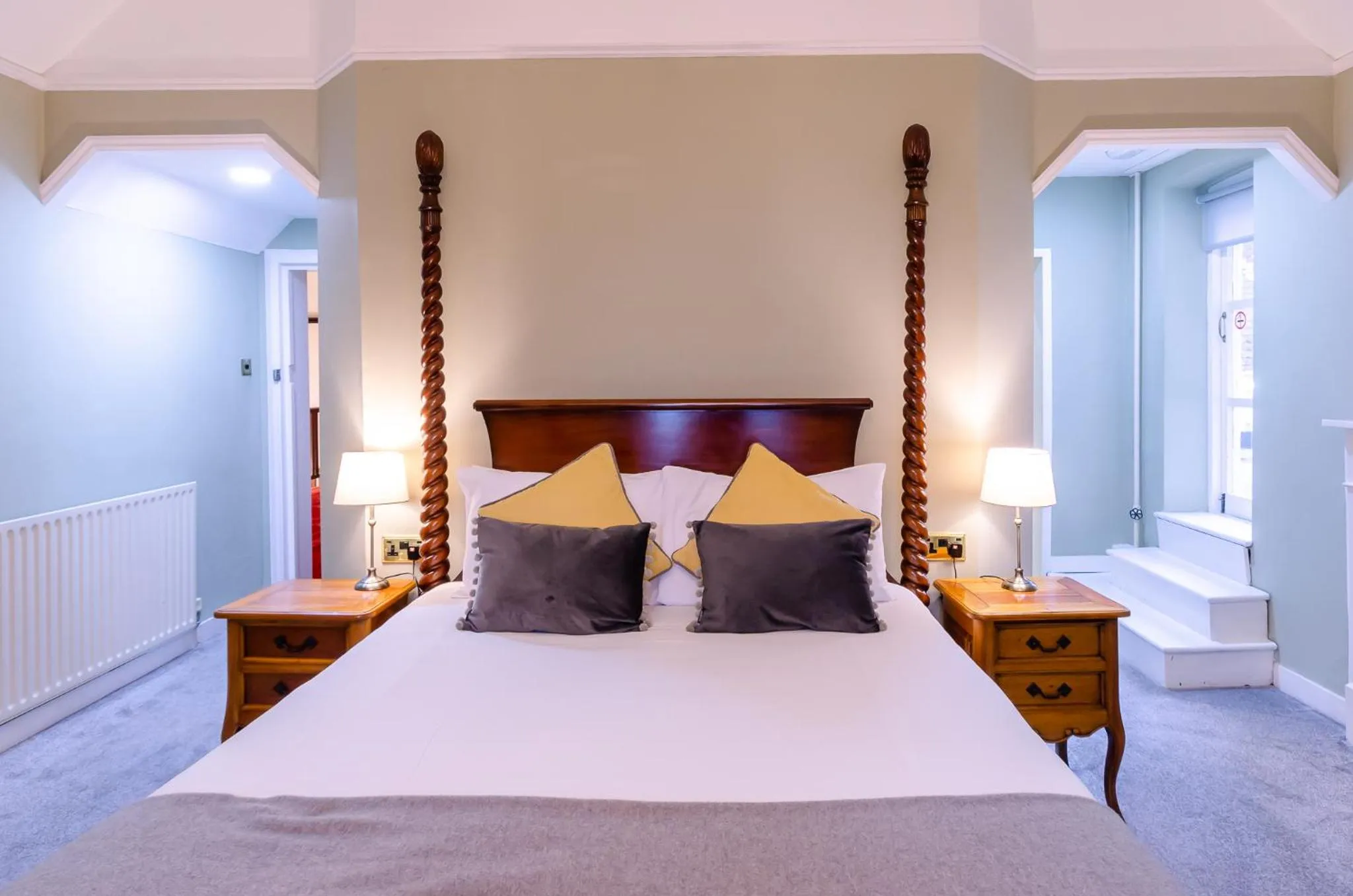 Bed in The Alverbank Hotel