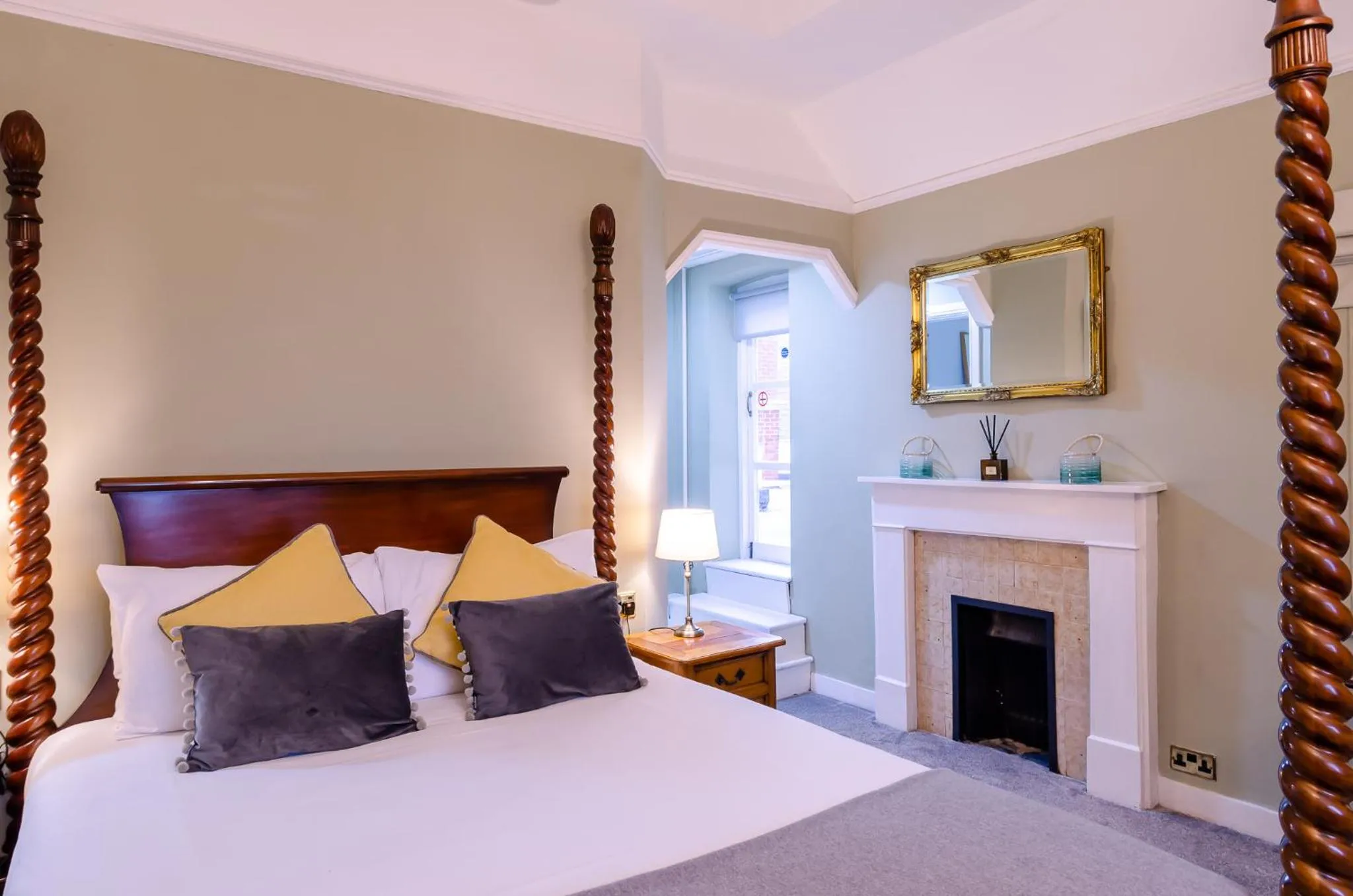 Bedroom, Bed in The Alverbank Hotel