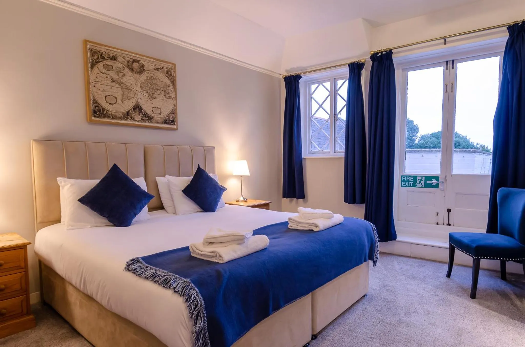 Bedroom, Bed in The Alverbank Hotel